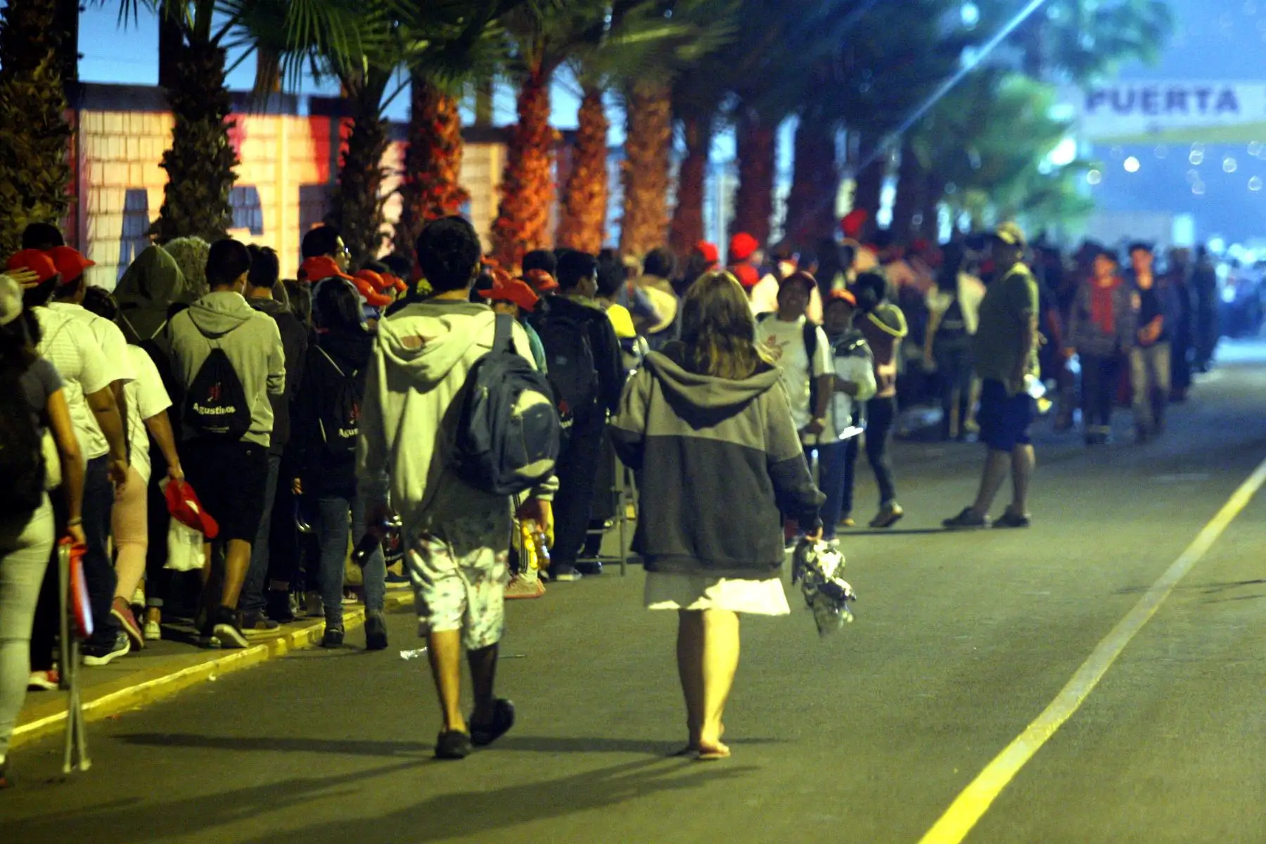 LIMA- PERÚ- 21 ENERO.  Primeros fieles empiezan a llegar a las Palmas para presenciar misa realizada por el Papa Francisco . Foto: ANDINA/Eddy Ramos.