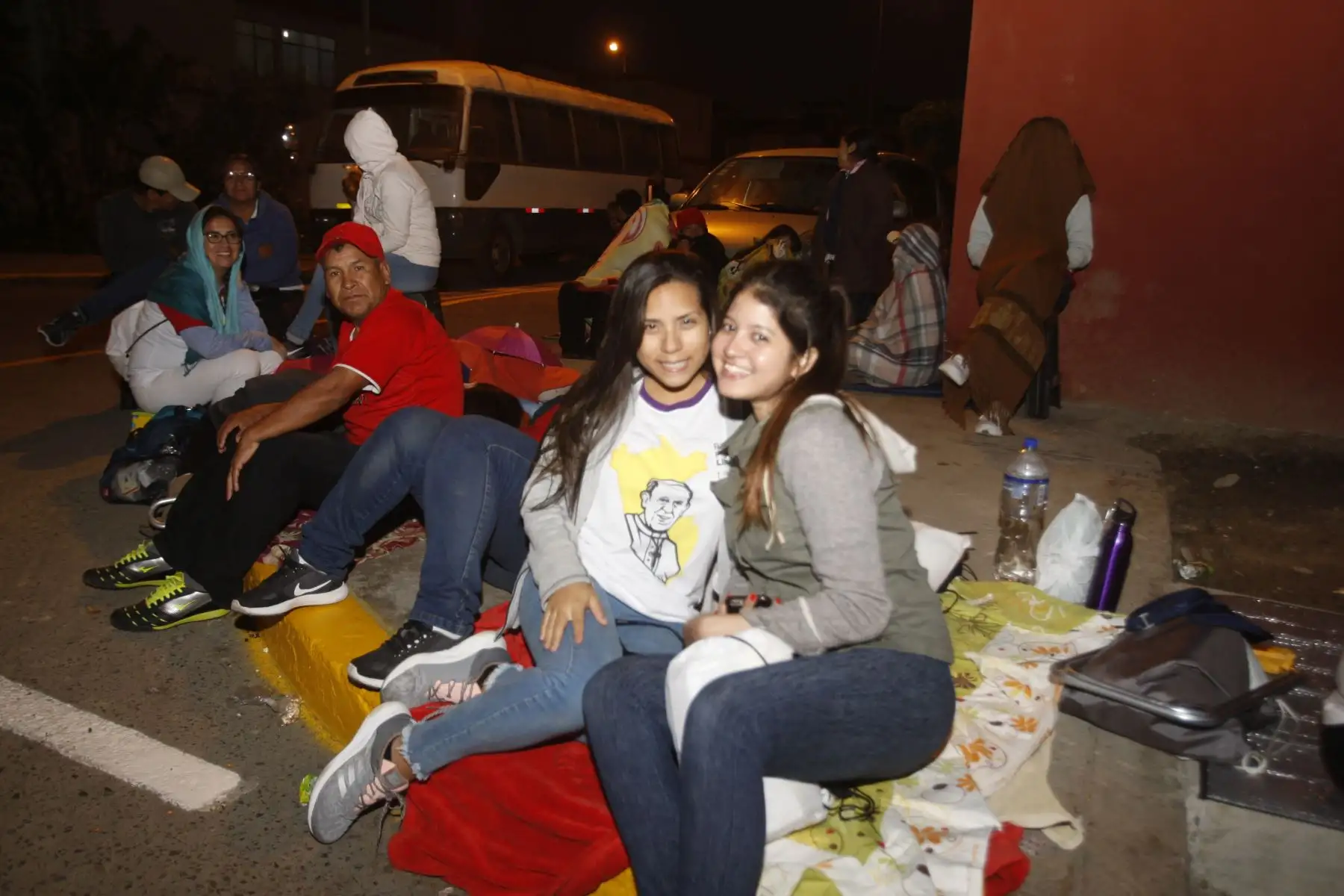 LIMA- PERÚ- 21 ENERO.  Primeros fieles empiezan a llegar a las Palmas para presenciar misa realizada por el Papa Francisco . Foto: ANDINA/Eddy Ramos.