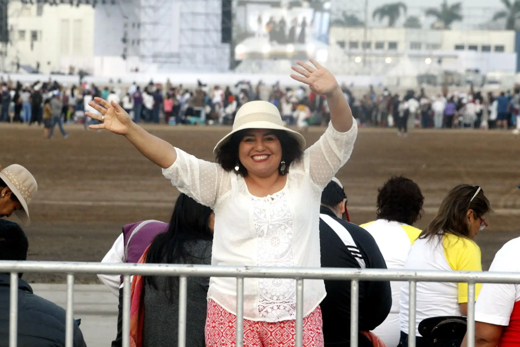 LIMA- PERÚ- 21 ENERO.  Fieles ingresan al interior de la base Las Palmas para presenciar misa realizada por el Papa Francisco . Foto: ANDINA/Eddy Ramos.