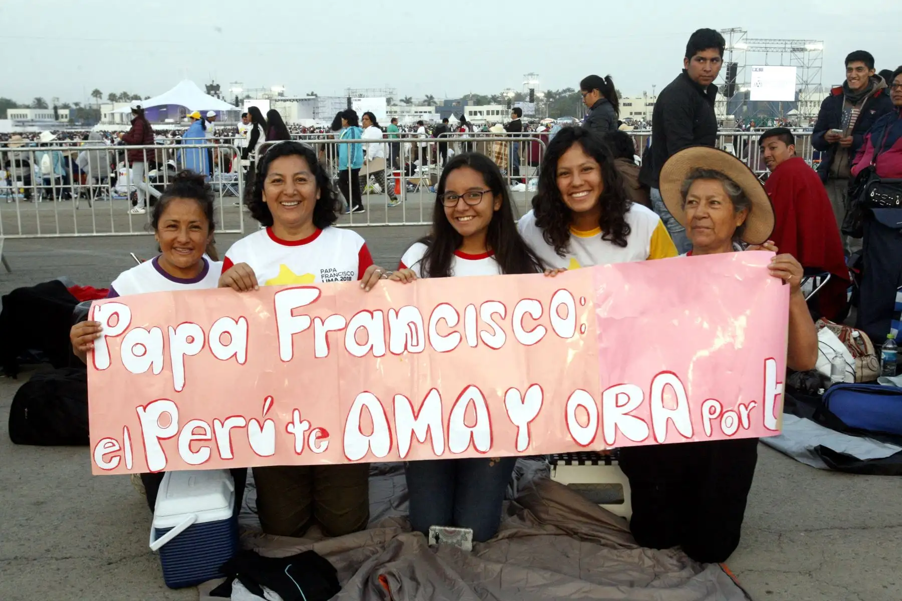 LIMA- PERÚ- 21 ENERO.  Fieles ingresan al interior de la base Las Palmas para presenciar misa realizada por el Papa Francisco . Foto: ANDINA/Eddy Ramos.