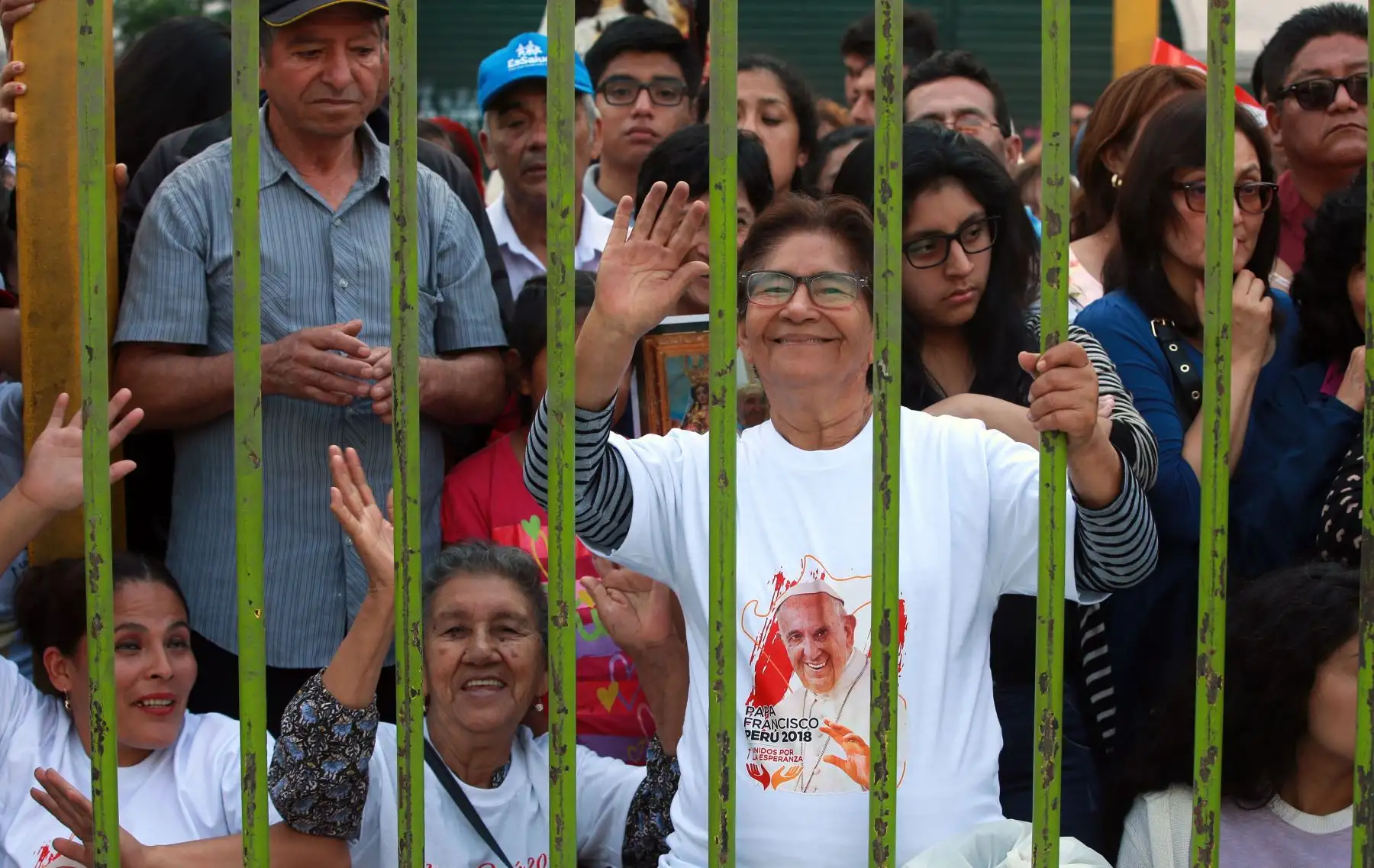 Fieles católicas expresaron su deseo porque el Papa abogue por la paz y la no violencia en los corazones de los peruanos. ANDINA/Jhony Laurente
