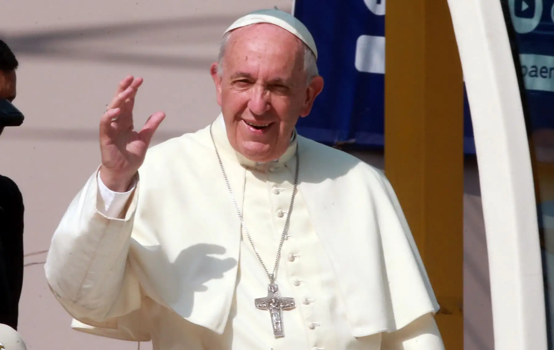 21/01/2018   LIMA PERÚ ENERO 21. Papa Francisco bendice a los fieles, durante su recorrido a la Iglesia las Nazarenas.Foto: ANDINA/Jhony Laurente