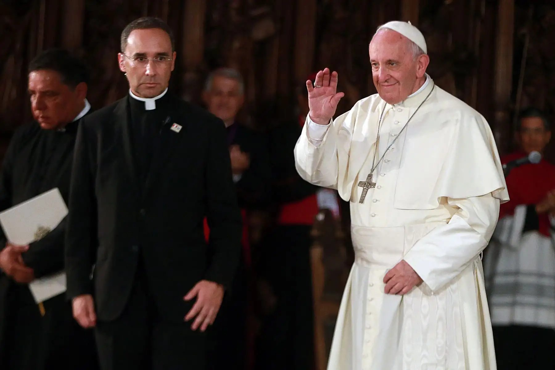LIMA PERÚ ENERO 21.  El Papa Francisco realiza oración ante reliquias de 5 santos peruanos. Foto: ANDINA/Vidal Tarqui