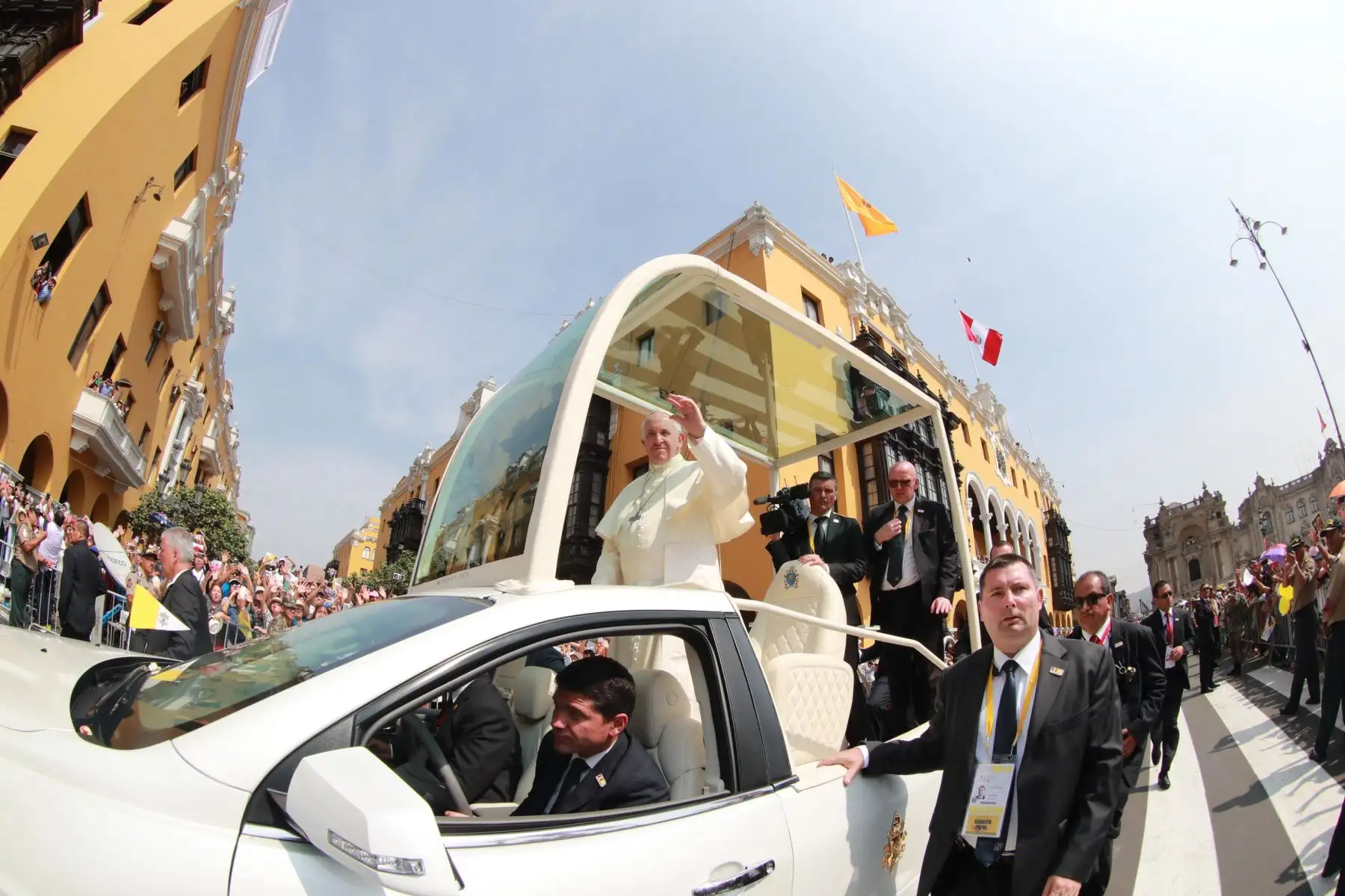 LIMA PERÚ - ENERO 21. Papa Francisco llega a  Catedral de Lima. Foto: ANDINA/Carlos Lezama.