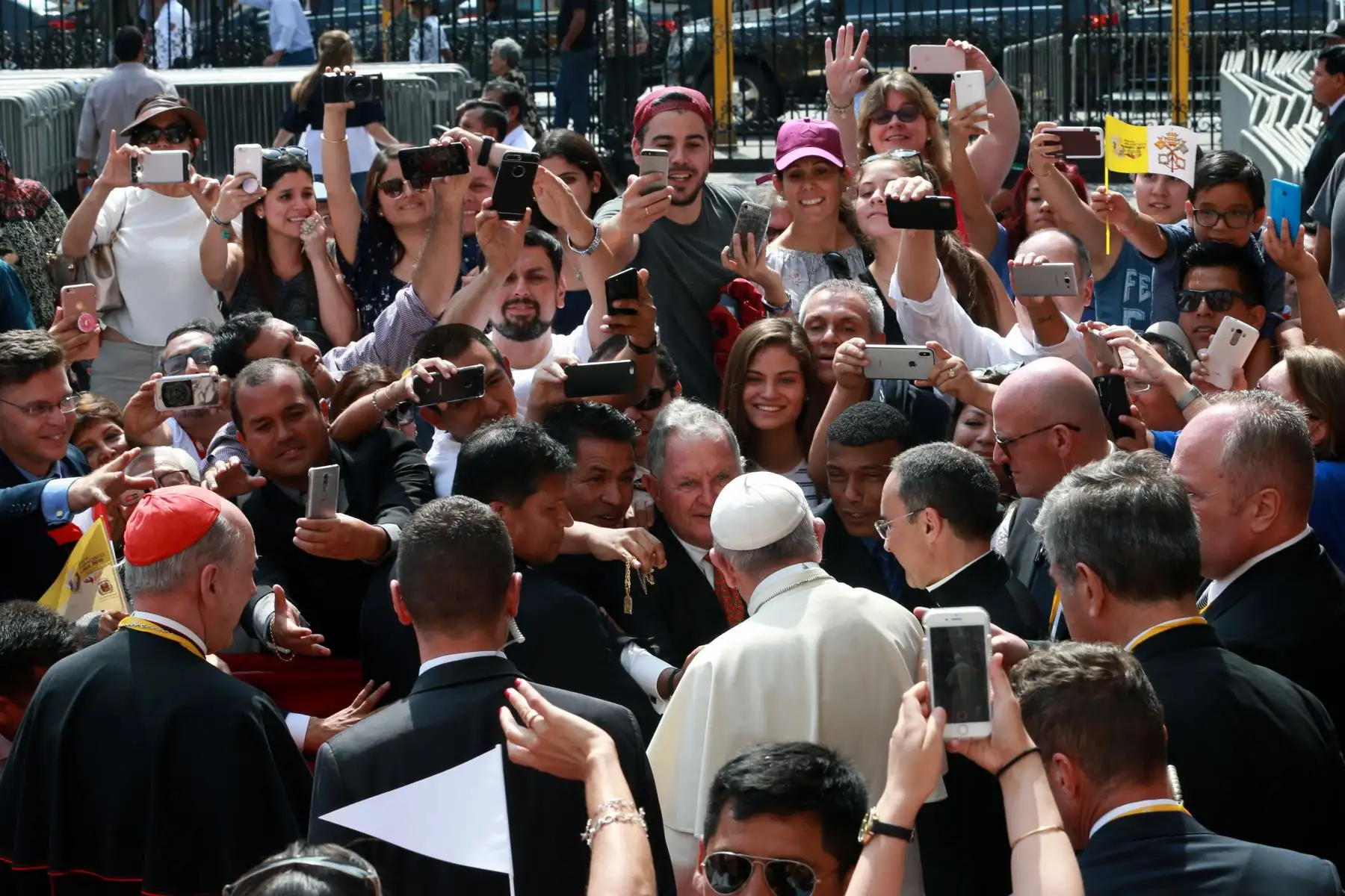 LIMA PERÚ - ENERO 21. Papa Francisco llega al templo Las Nazarenas. Foto: ANDINA/Norman Córdova