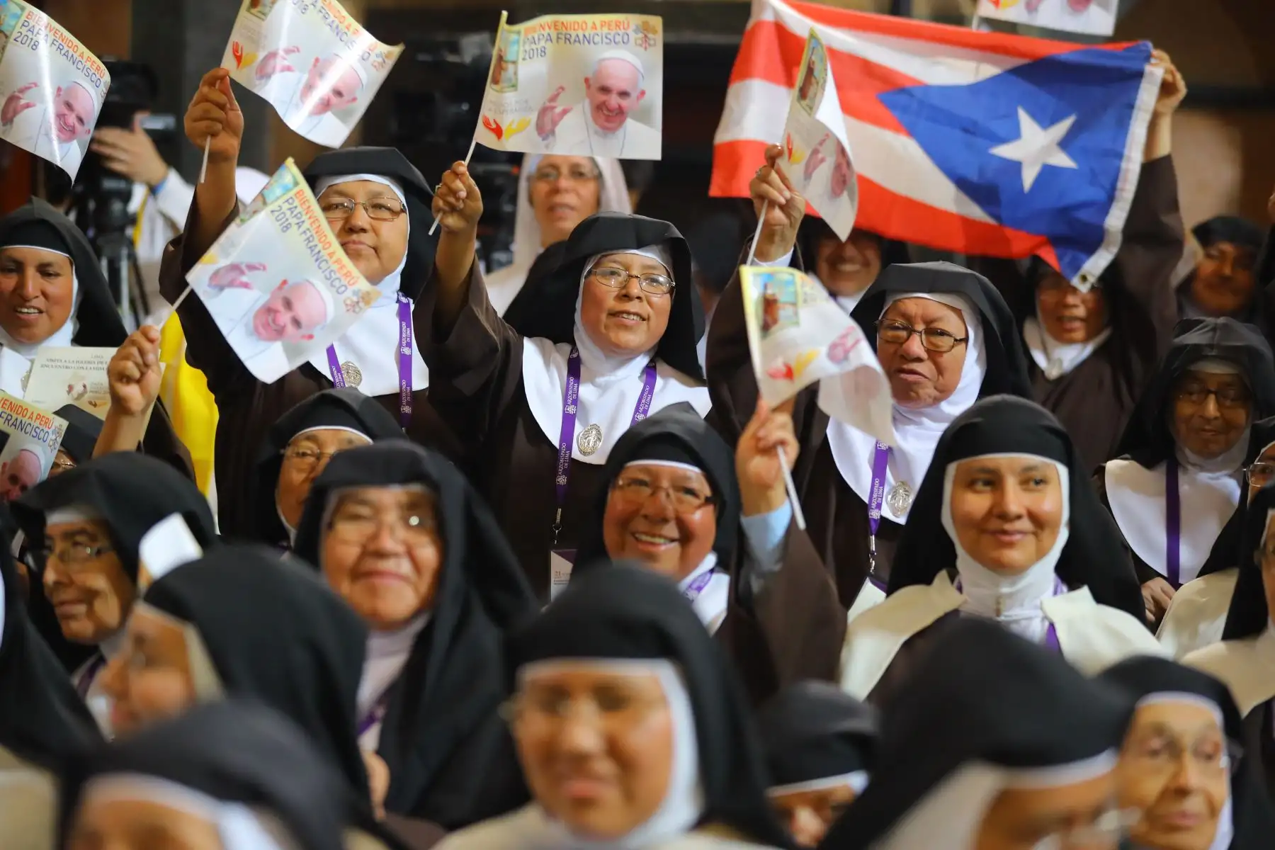LIMA PERÚ - ENERO 21. Papa Francisco llega al templo Las Nazarenas para reunirse con monjas de vida contemplativa. Foto: ANDINA/Andres Valle
