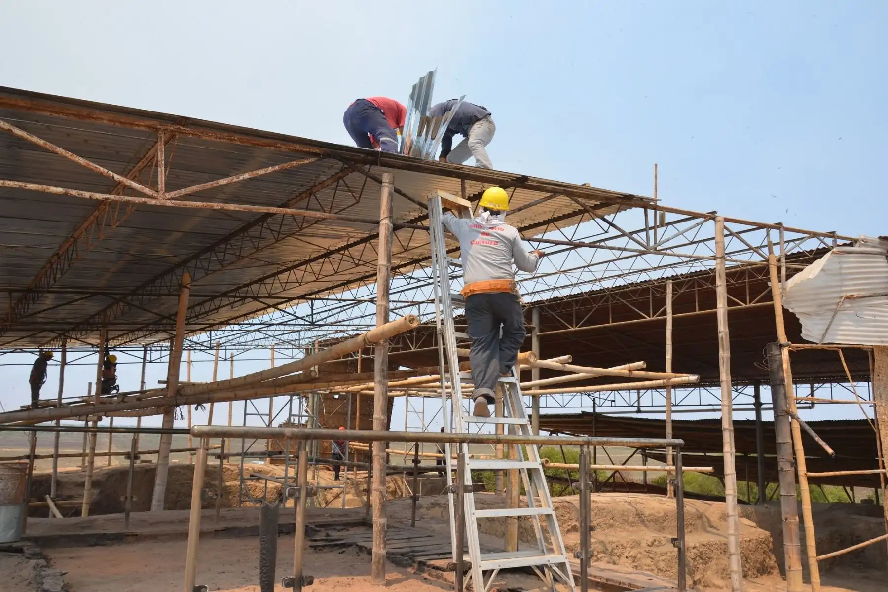 Supervisan obras de prevención en la huaca Ventarrón por caída de lluvias en Lambayeque. ANDINA