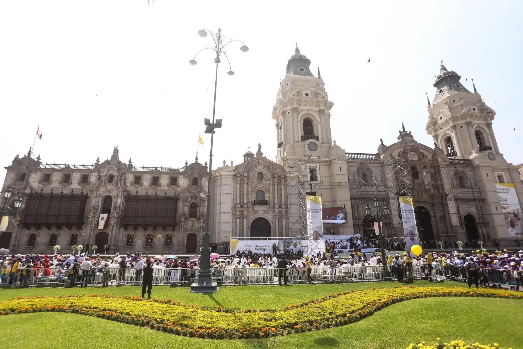 LIMA PERÚ - ENERO 21. Papa Francisco se retira de palacio arzobispal. Foto: ANDINA/Ruben Grandez