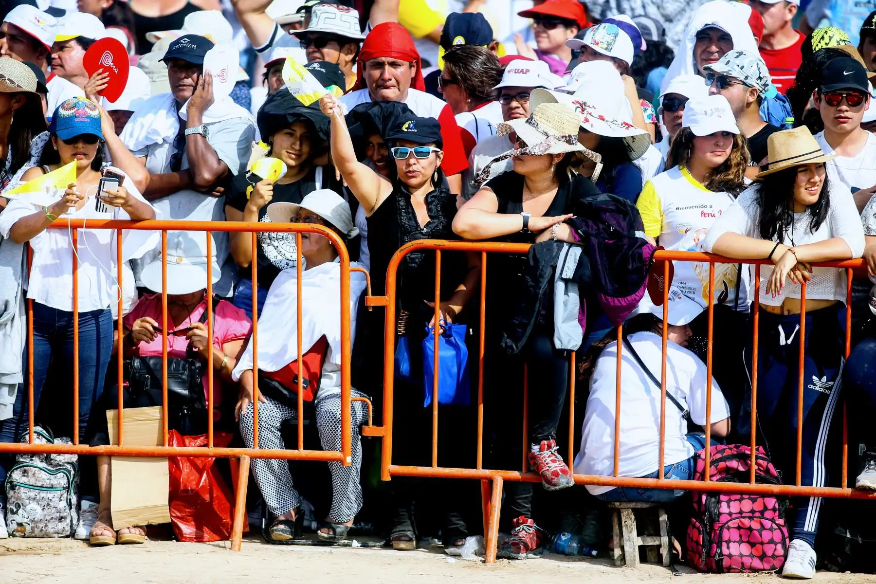 LIMA PERÚ - ENERO 21. Multitudinaria asistencia a   misa del Papa Francisco en Base Las palmas. Foto: ANDINA/Luis Iparraguirre
