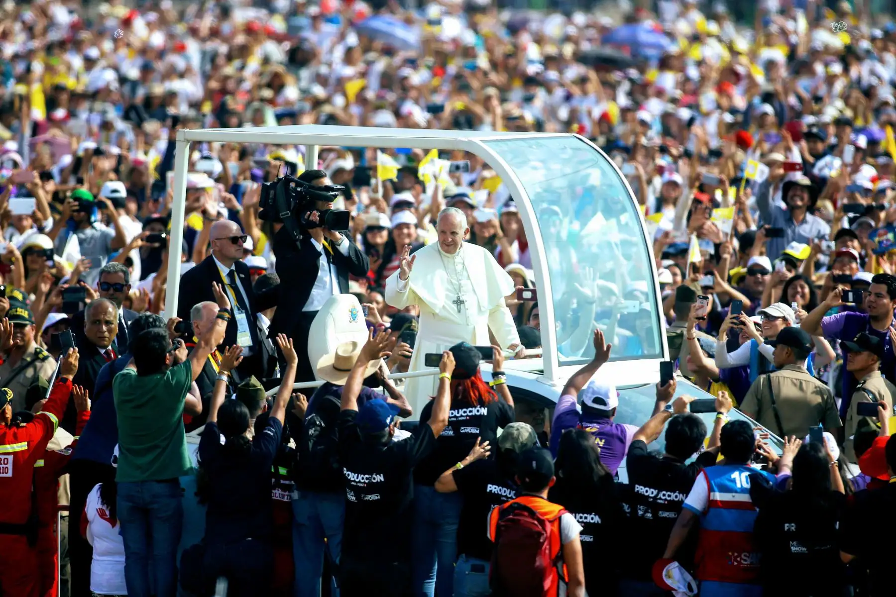 21/01/2018   LIMA PERÚ - ENERO 21. Multitudinaria asistencia a misa del Papa Francisco en Base Las palmas. Foto: ANDINA/Luis Iparraguirre