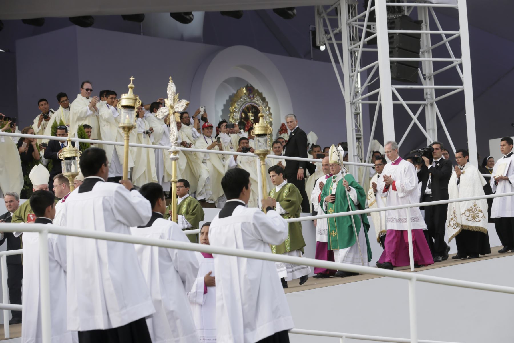 21/01/2018   LIMA PERÚ - ENERO 21. Multitudinaria asistencia a misa del Papa Francisco en Base Las palmas. Foto: ANDINA/Carlos lezama