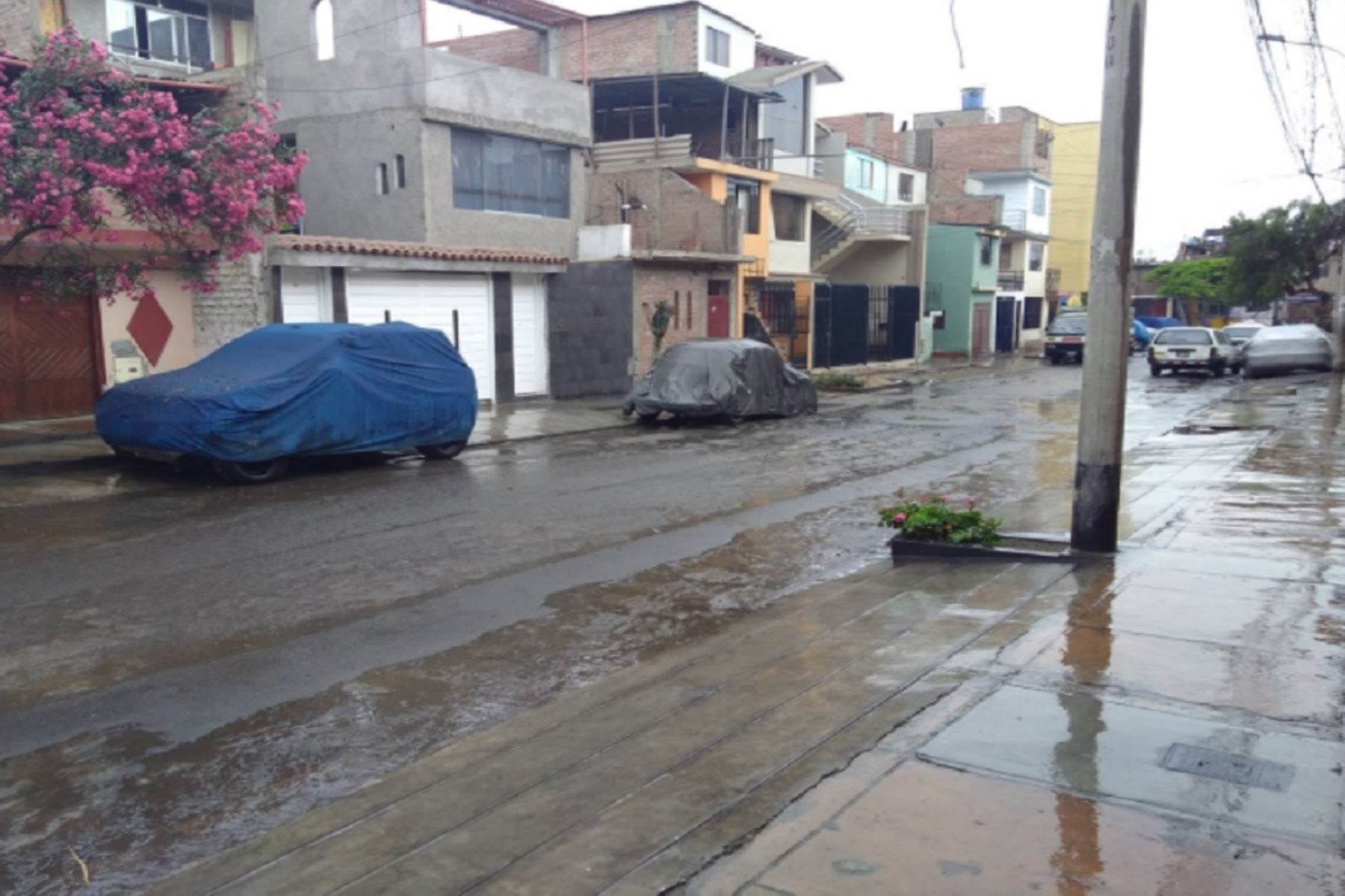 Lluvia de verano cae sobre varios distritos de Lima y Callao.  Foto: @saritacan / Twitter