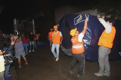 Se realizan labores de limpieza en viviendas inundadas en Chosica. Foto: ANDINA/Eddy Ramos.