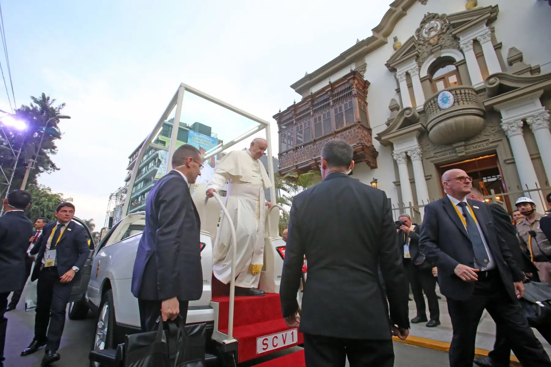 La guardia del Papa Francisco en Jesús María. Foto: ANDINA/César Lanfranco