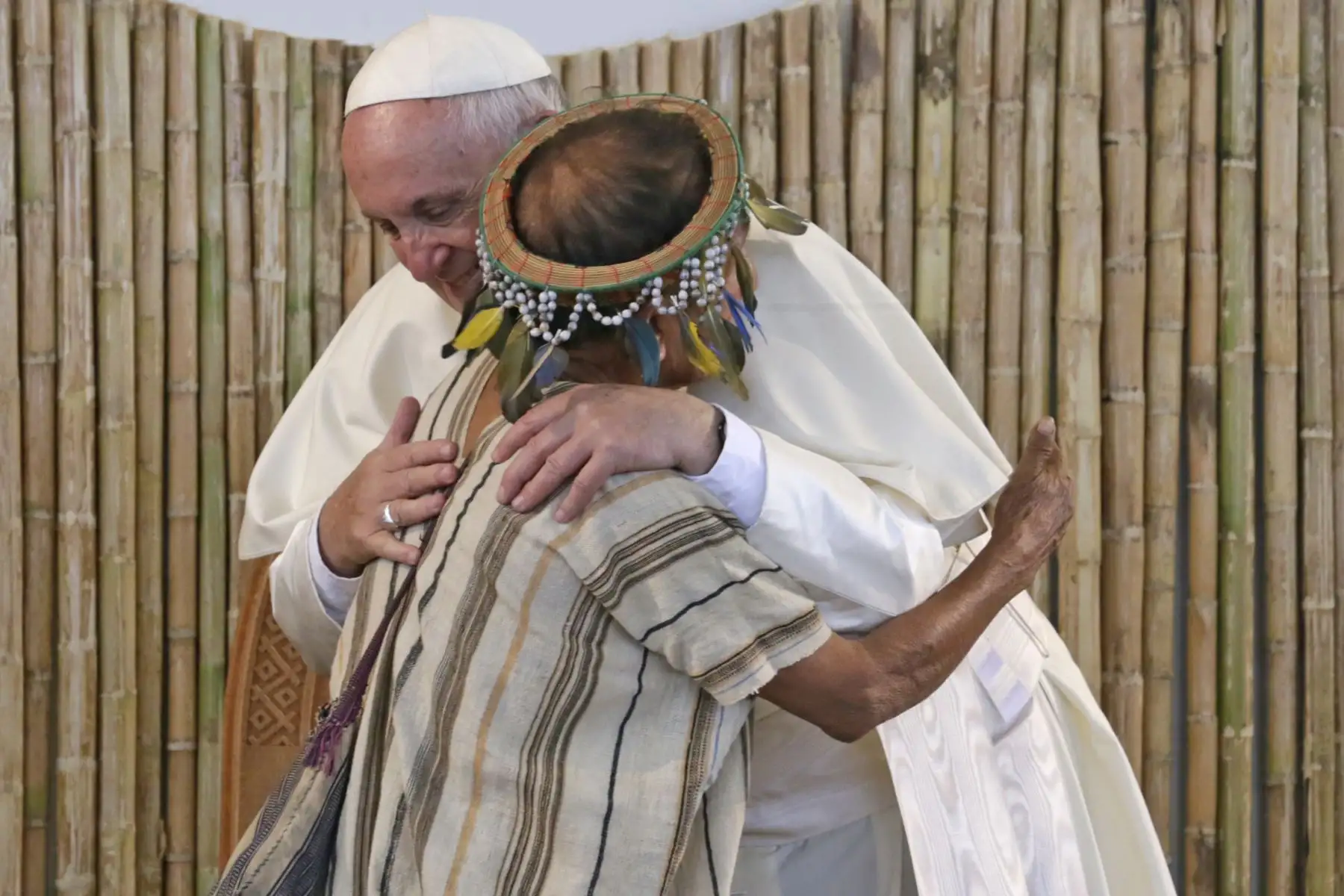 El abrazo con los hijos de Madre de Dios. Foto: ANDINA/Carlos Lezama