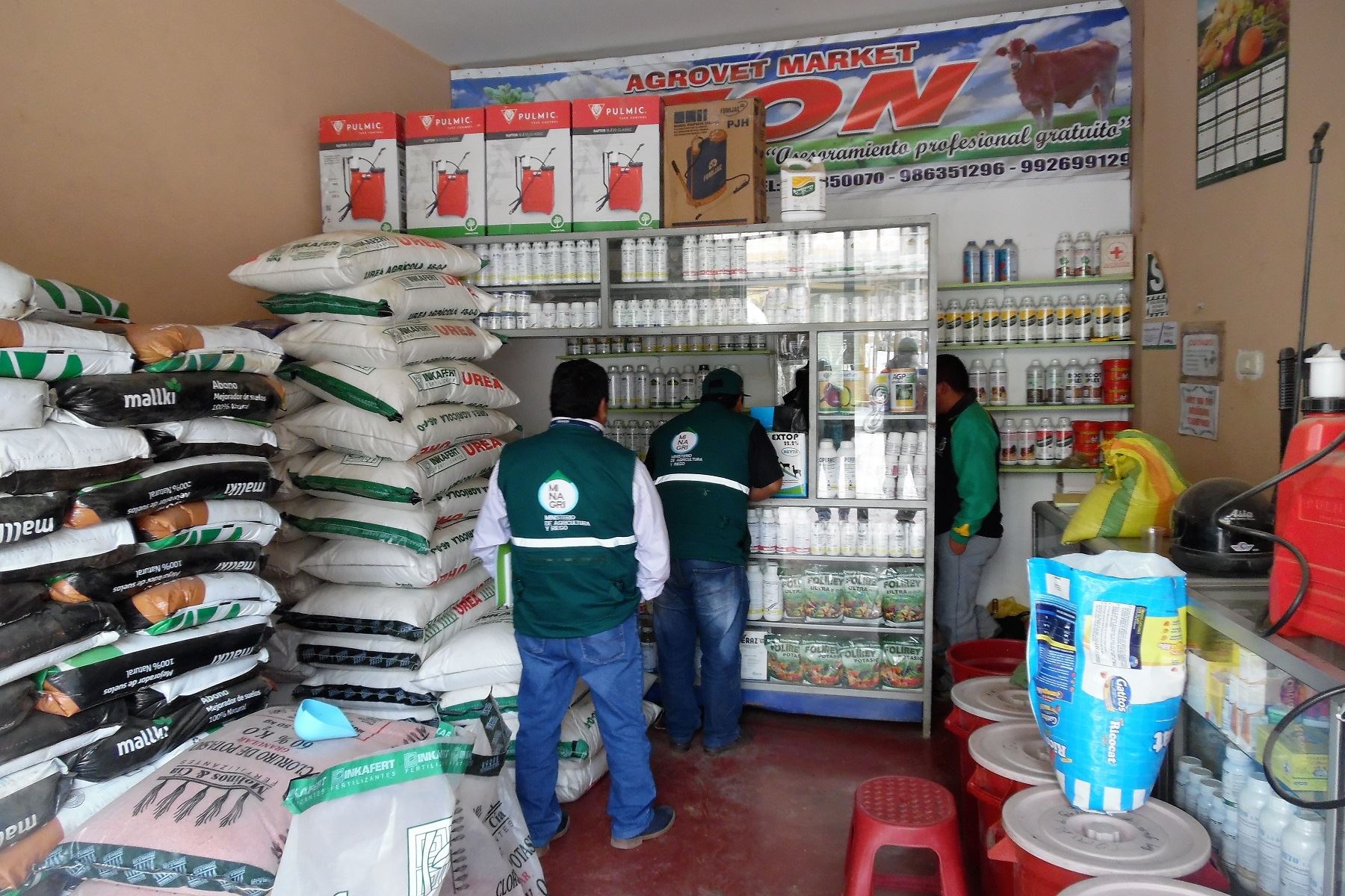 Senasa fiscaliza comercios dedicados a venta de insumos agrícolas en Huancavelica. ANDINA/Pedro Tinoco