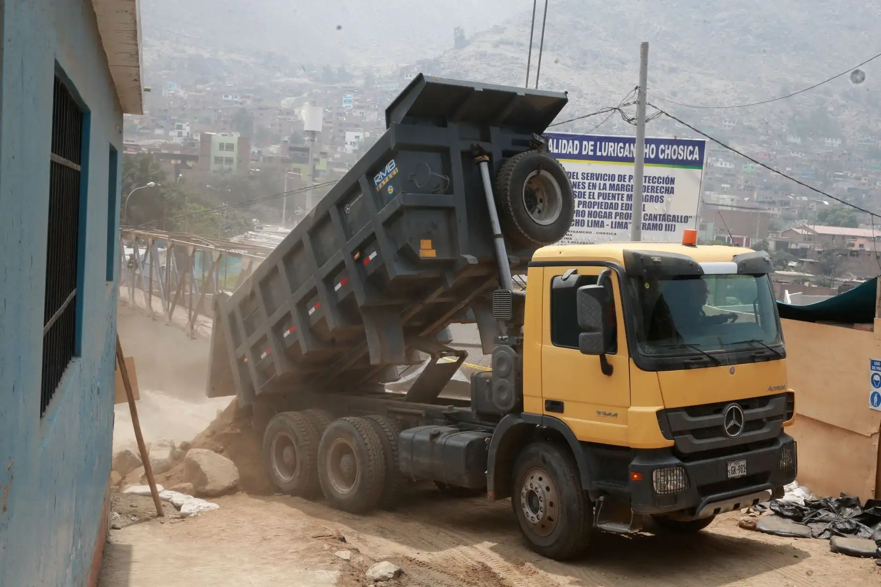 LIMA,PERÚ-ENERO 23. El fuerte caudal del río Rímac derribó parte de un muro de contención en la zona de AA. HH. Cantagallo Chosica. Foto: ANDINA/Vidal Tarqui