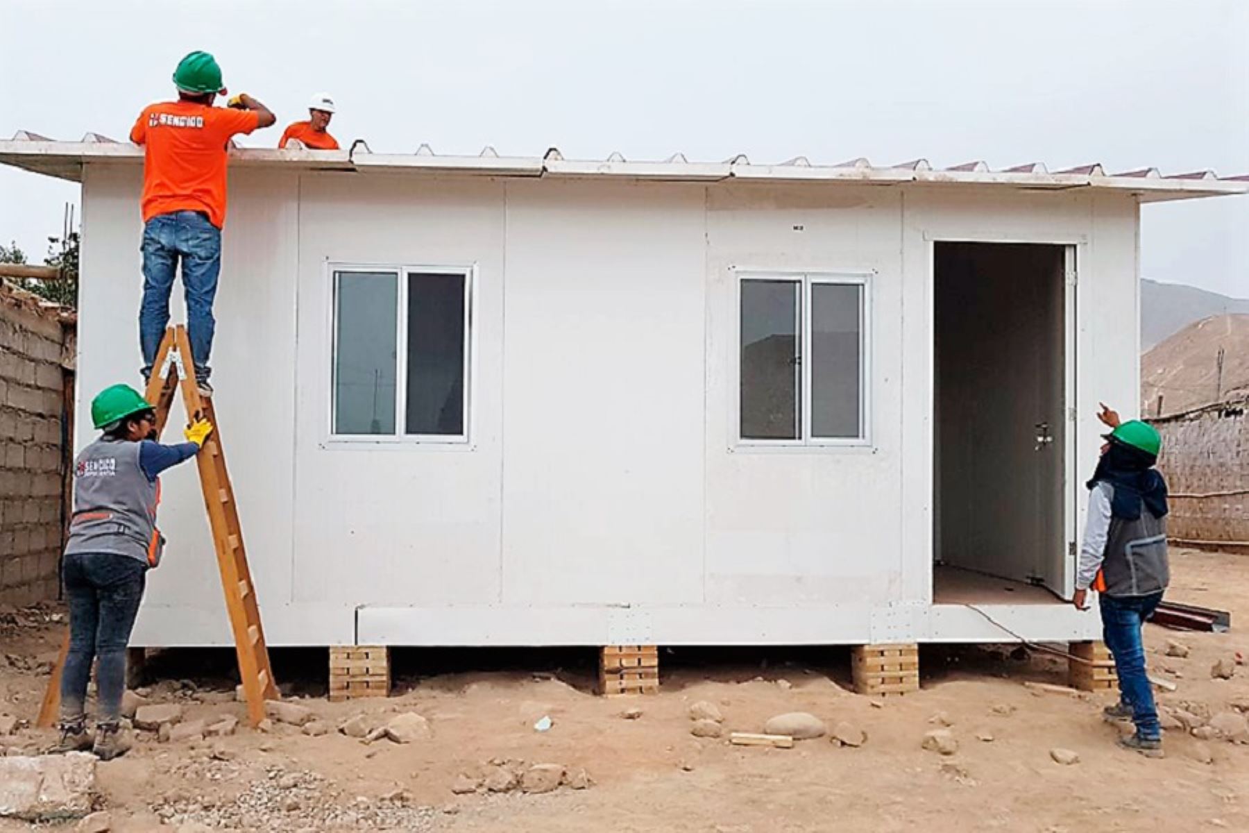 Un avance de más del 80% registra la instalación de módulos de vivienda en la provincia de Caravelí, región Arequipa, para las familias damnificadas por el sismo de 6.8 grados grados que ocurrió el 14 de enero. ANDINA/Difusión