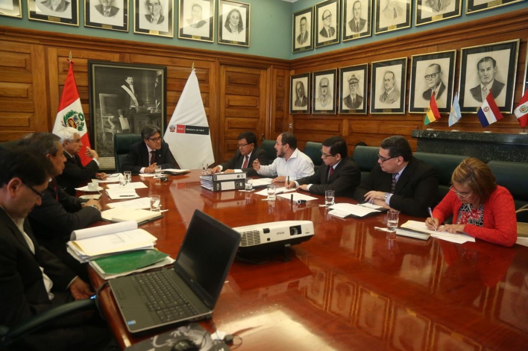 Ministro de Salud, Abel Salinas, se reunió con autoridades de la región San Martín.