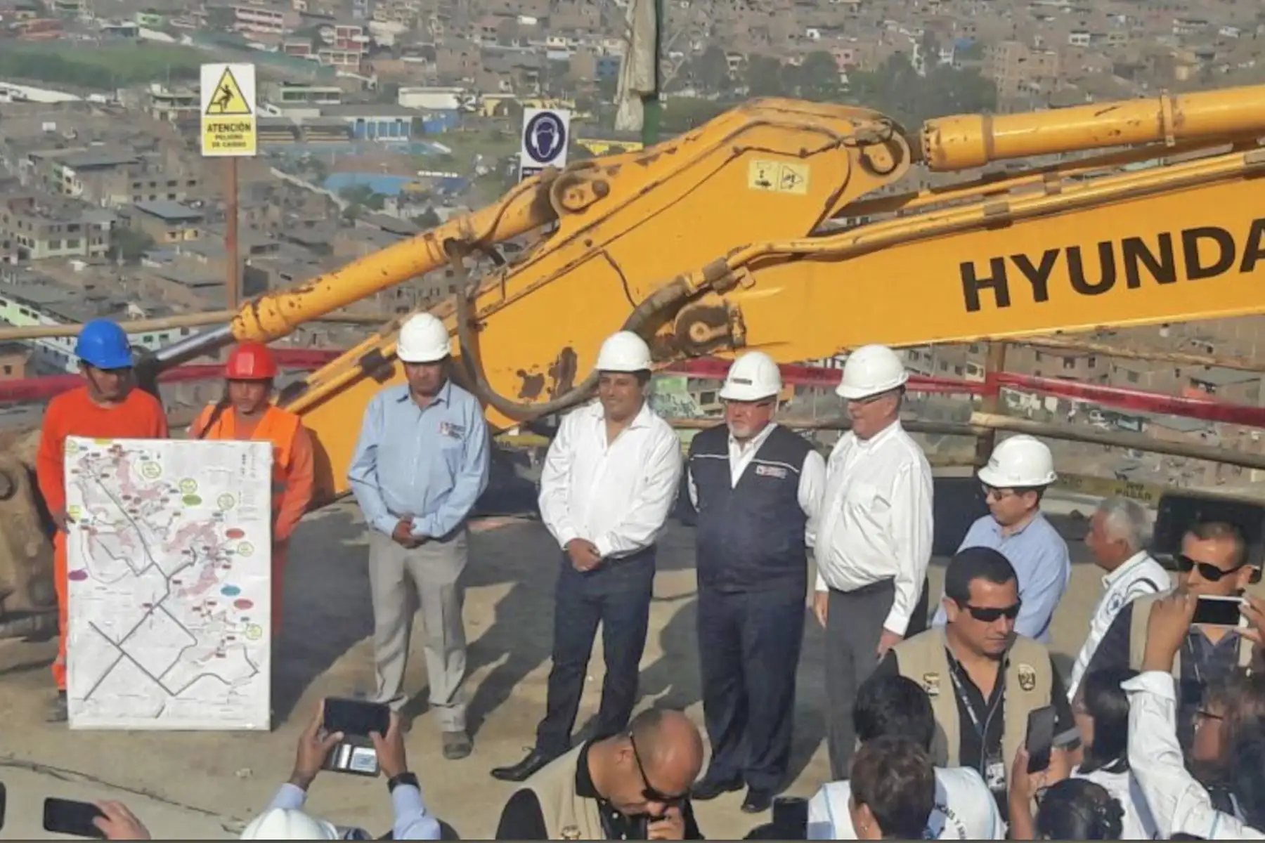 LIMA-PERÚ-ENERO-24.Presidente de la República supervisa inicio de obras de agua y alcantarillado en la zona de San Juan de Amancaes, distrito del Rímac, que benefician a más de 12,000vecinos. Foto:ANDINA/Prensa Presidencia