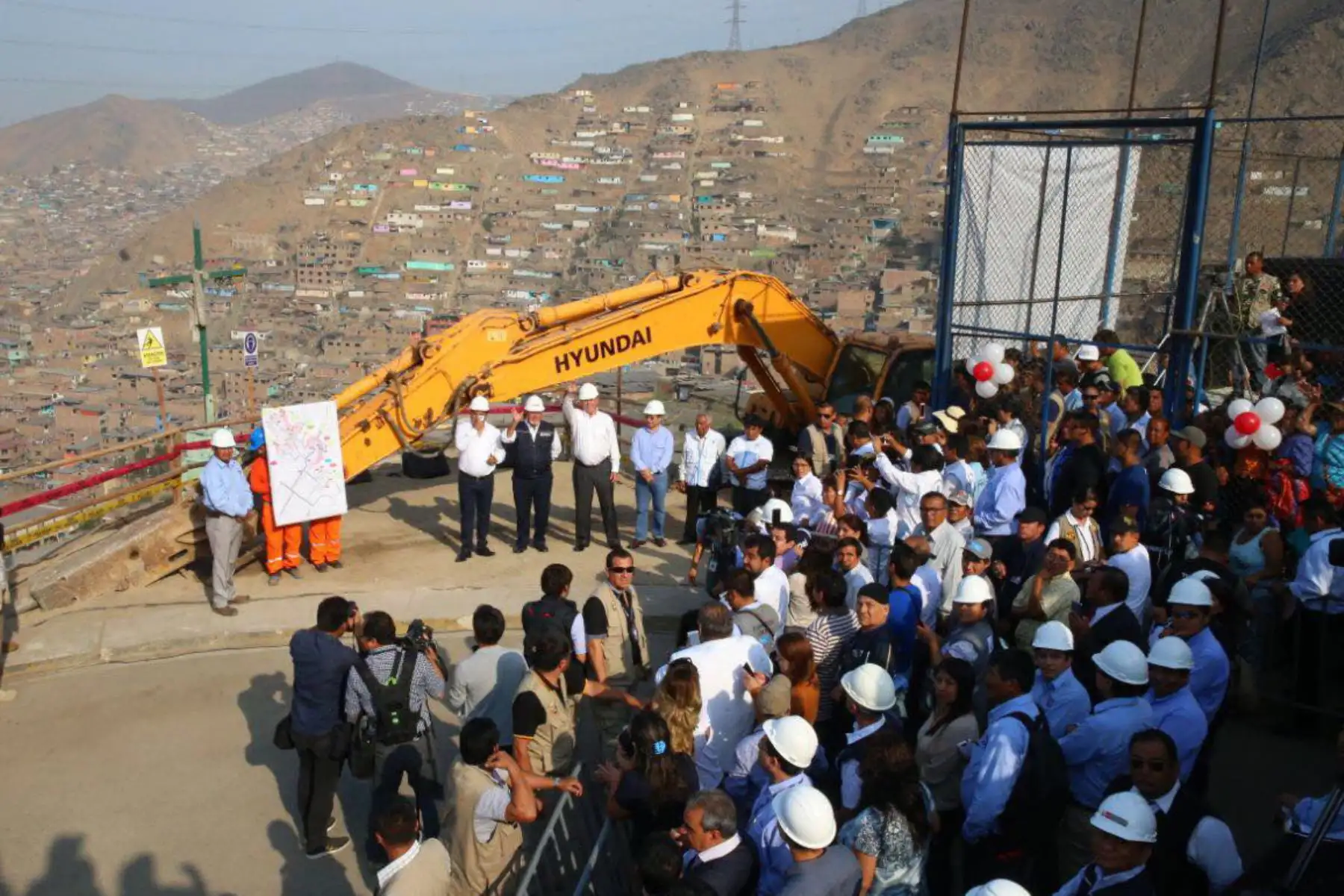 LIMA-PERÚ-ENERO-24.Presidente de la República supervisa inicio de obras de agua y alcantarillado en la zona de San Juan de Amancaes, distrito del Rímac, que benefician a más de 12,000vecinos. Foto:ANDINA/Prensa Presidencia