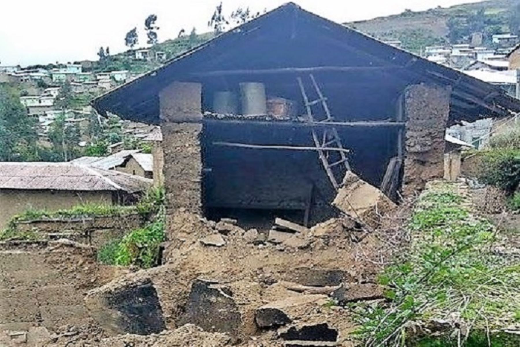 Reportan el colapso de viviendas rústicas por lluvias intensas en Pasco. ANDINA