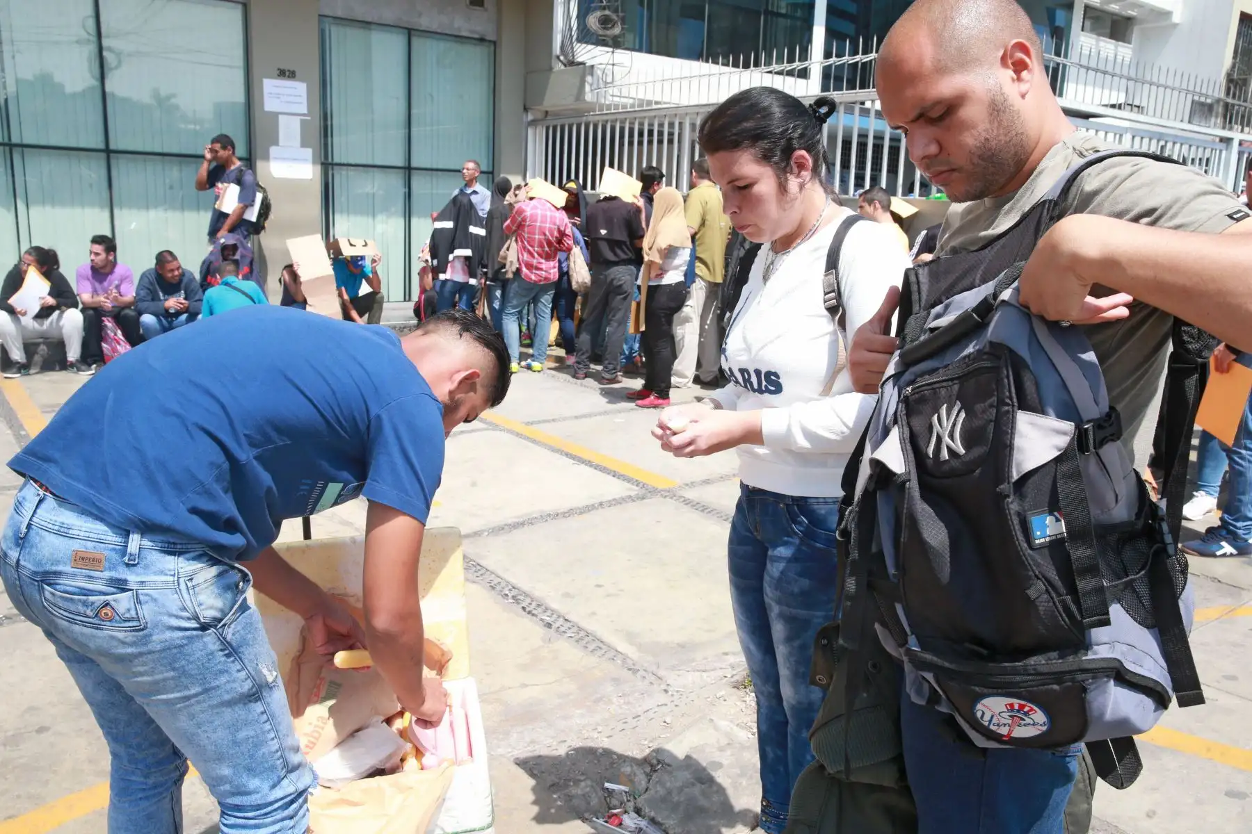 LIMA,PERÚ-ENERO 24.Cientos de venezolanos realizan largas colas para solicitar el Permiso Temporal de Permanencia (PTP).Foto: ANDINA/Vidal Tarqui.