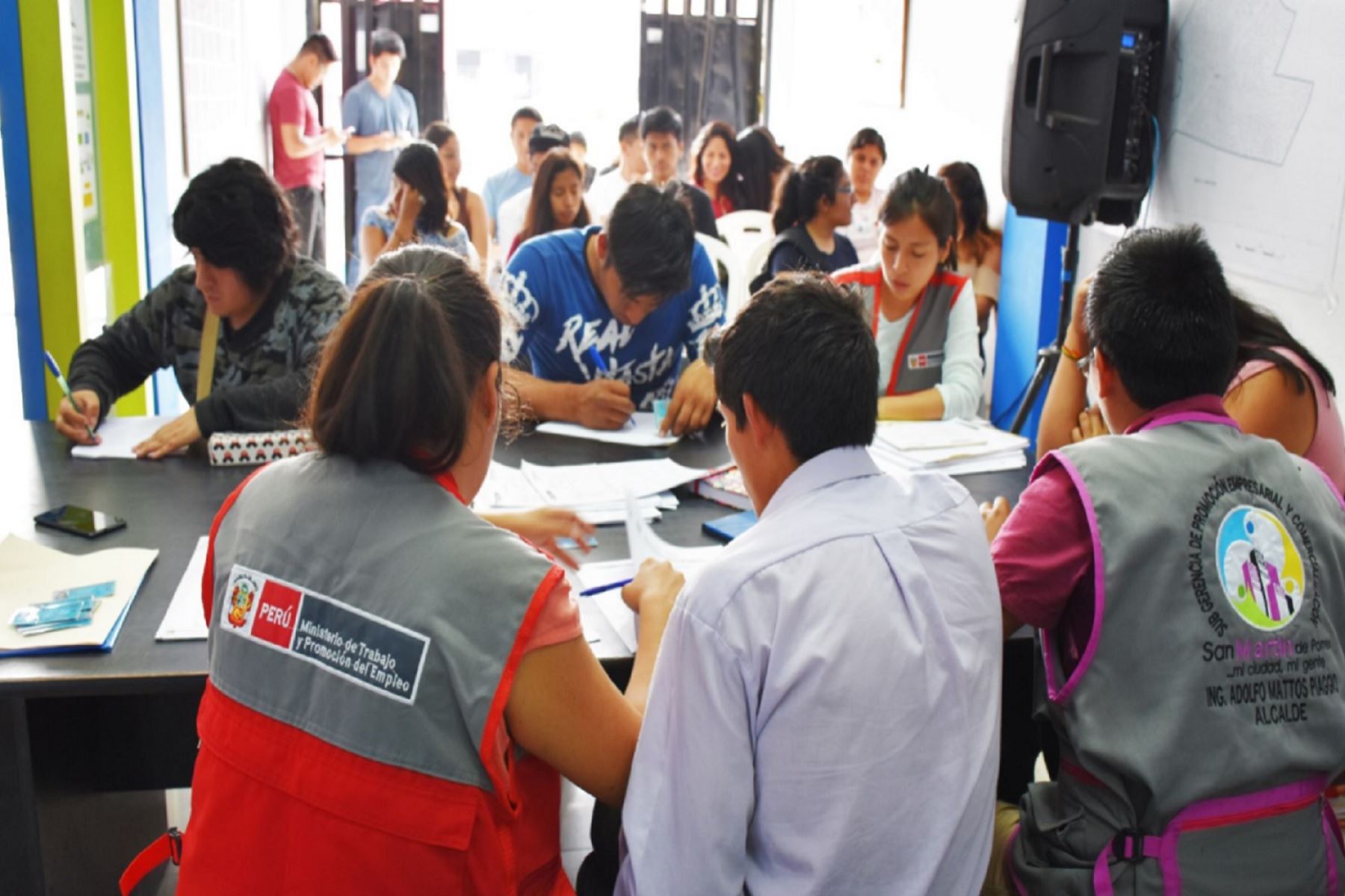 Egresados de secundaria son capacitados para conseguir su primer empleo. Foto: Andina/Difusión