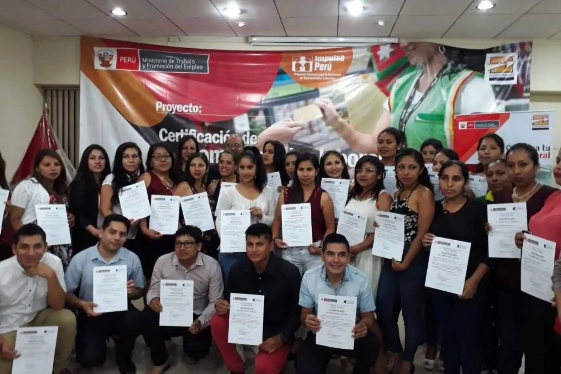 El programa Impulsa Perú del Ministerio de Trabajo y Promoción del Empleo (MTPE) certificó las competencias laborales de 80 personas que se desempeñan como cajeros en diversos establecimientos comerciales de la región Lambayeque.