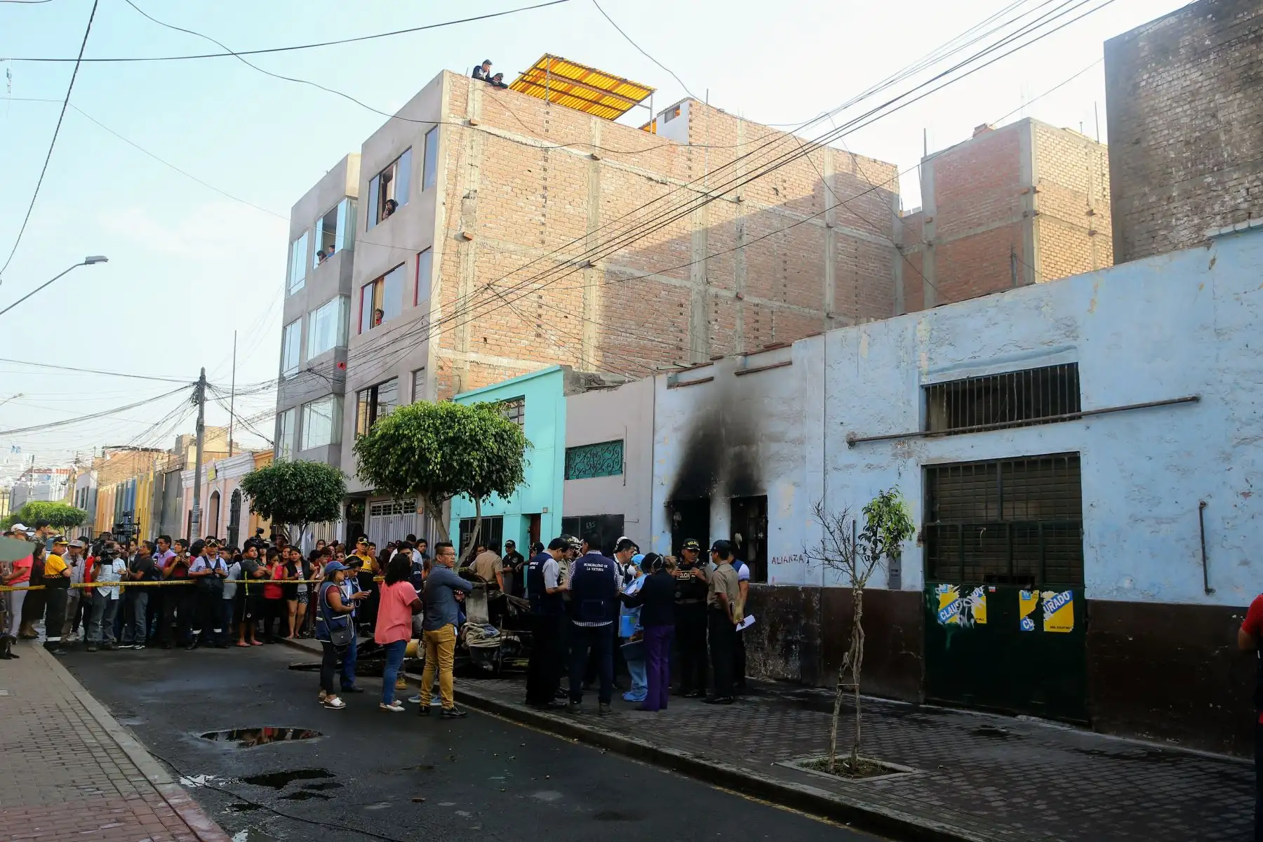 LIMA PERÚ - ENERO 25. Incendio en casona de La Victoria provoca la muerte de cuatro personas. Foto: ANDINA/Luis Iparraguirre