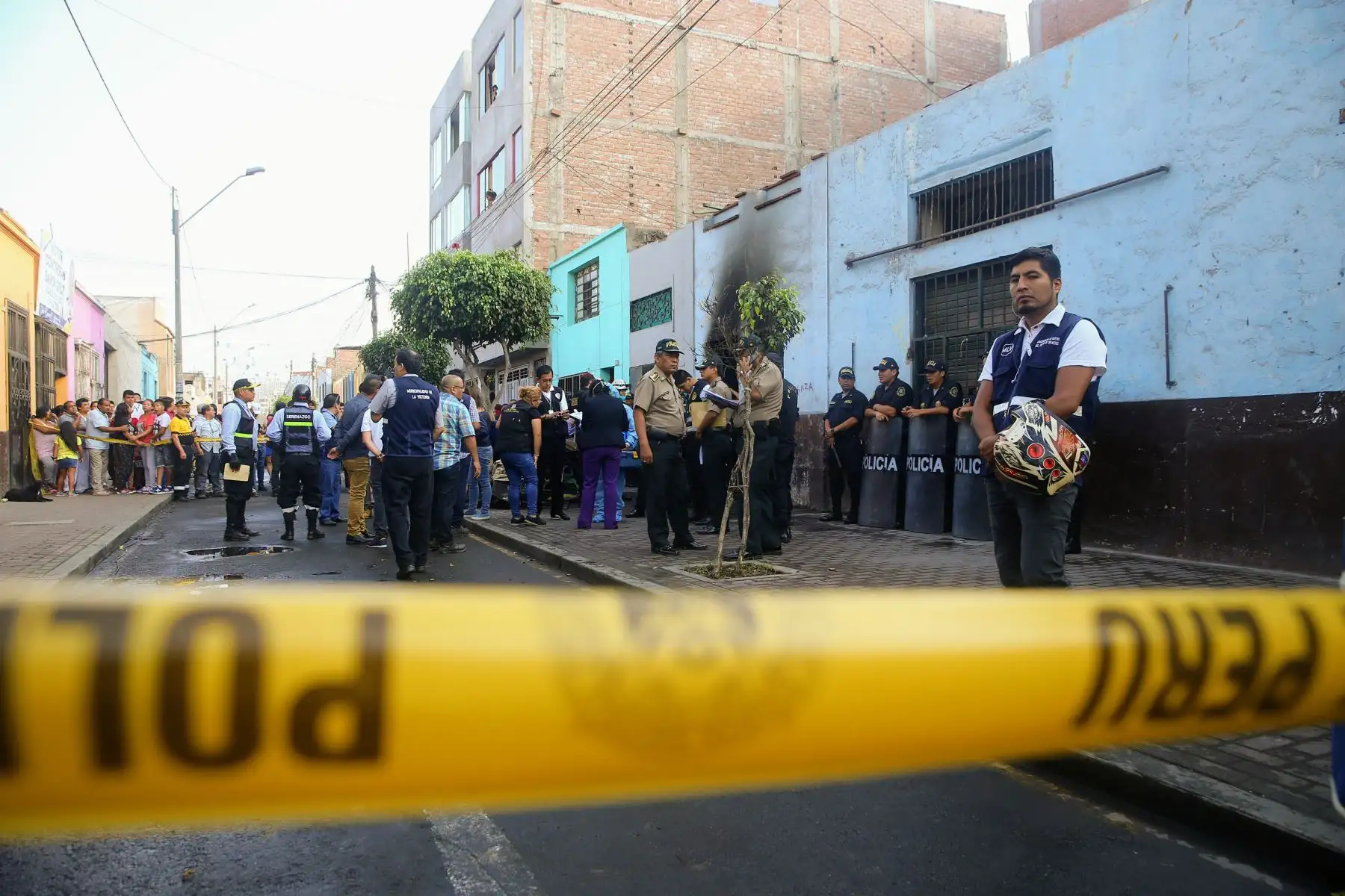 LIMA PERÚ - ENERO 25. Incendio en casona de La Victoria provoca la muerte de cuatro personas. Foto: ANDINA/Luis Iparraguirre