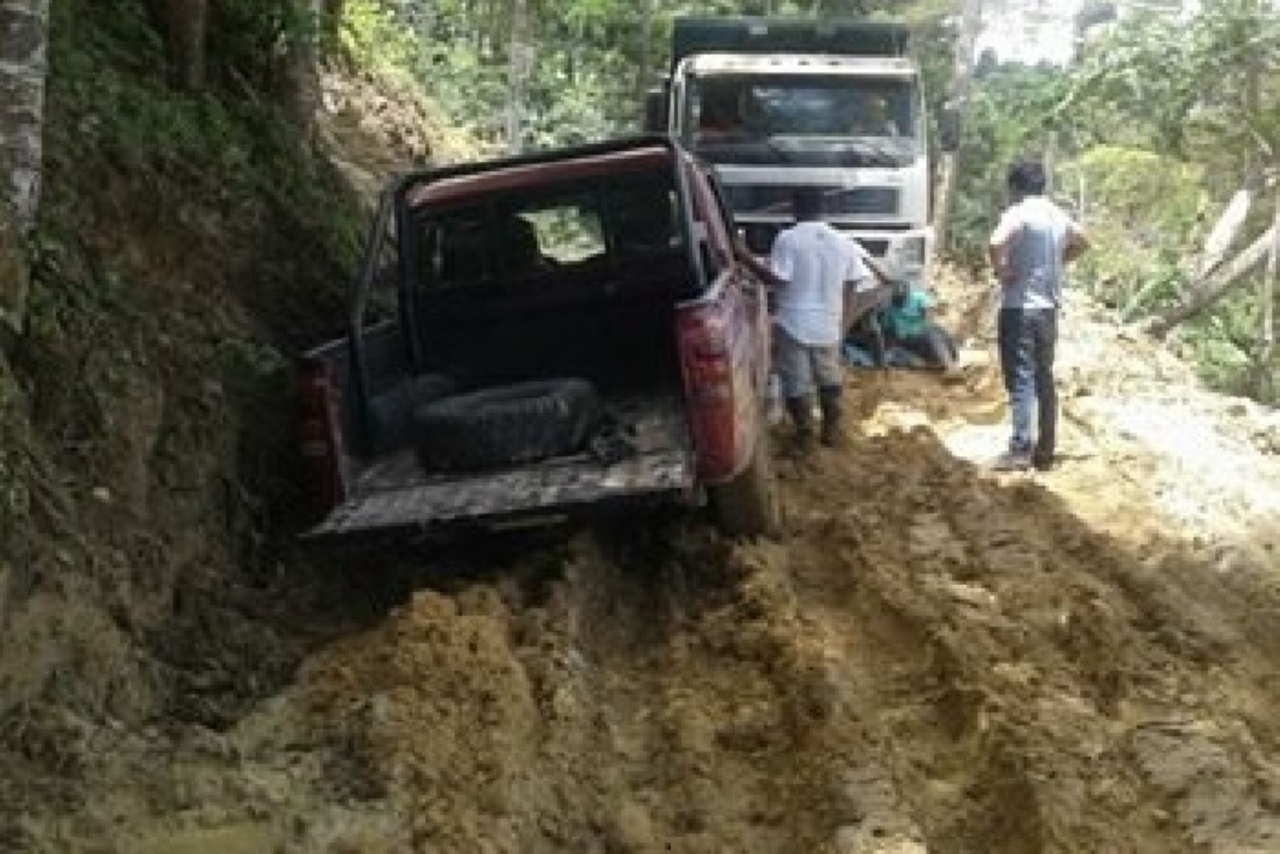 Derrumbes afectan el tránsito en carretera a distrito de Villa Rica, región Pasco. ANDINA