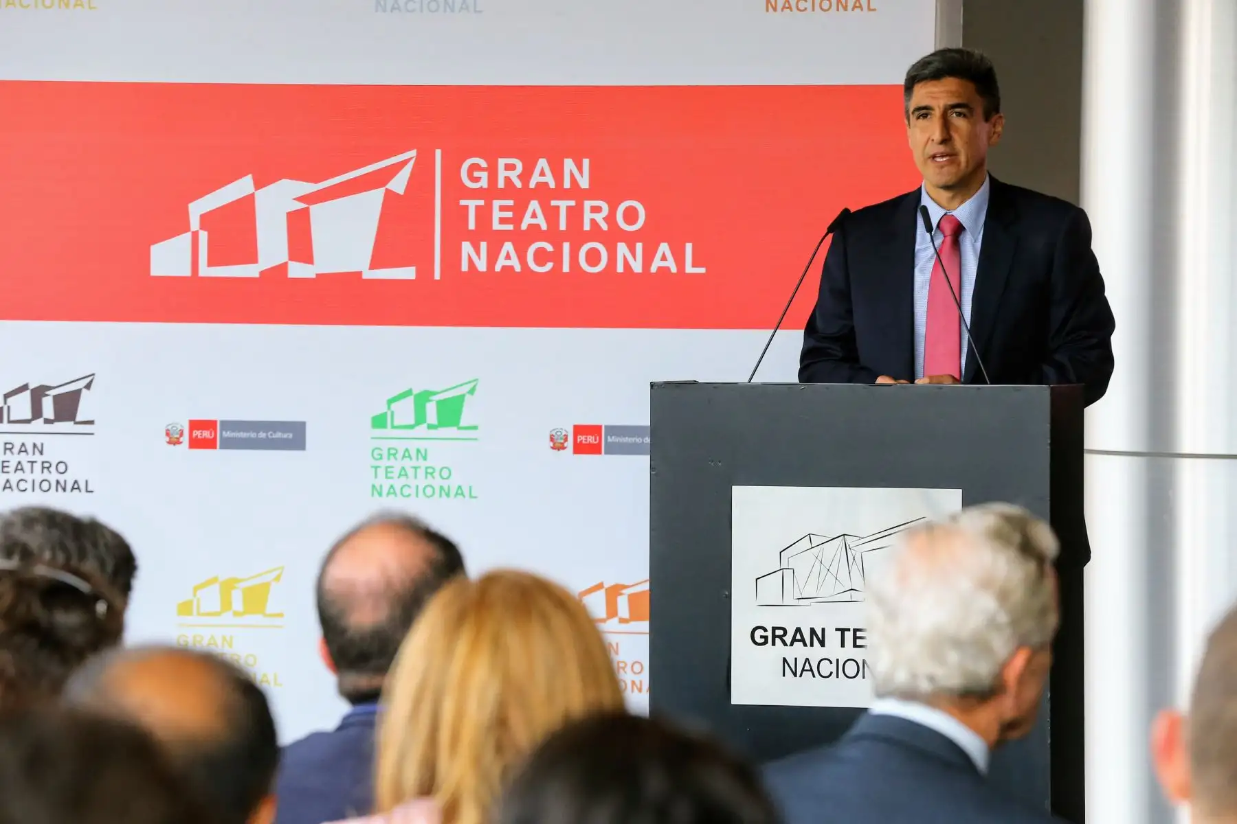 LIMA PERÚ - ENERO 25. Ministro de Cultura, Alejandro Neyra, encabezó conferencia de prensa en el que se presentó el programa anual del Gran Teatro Nacional. Foto: ANDINA/Luis Iparraguirre