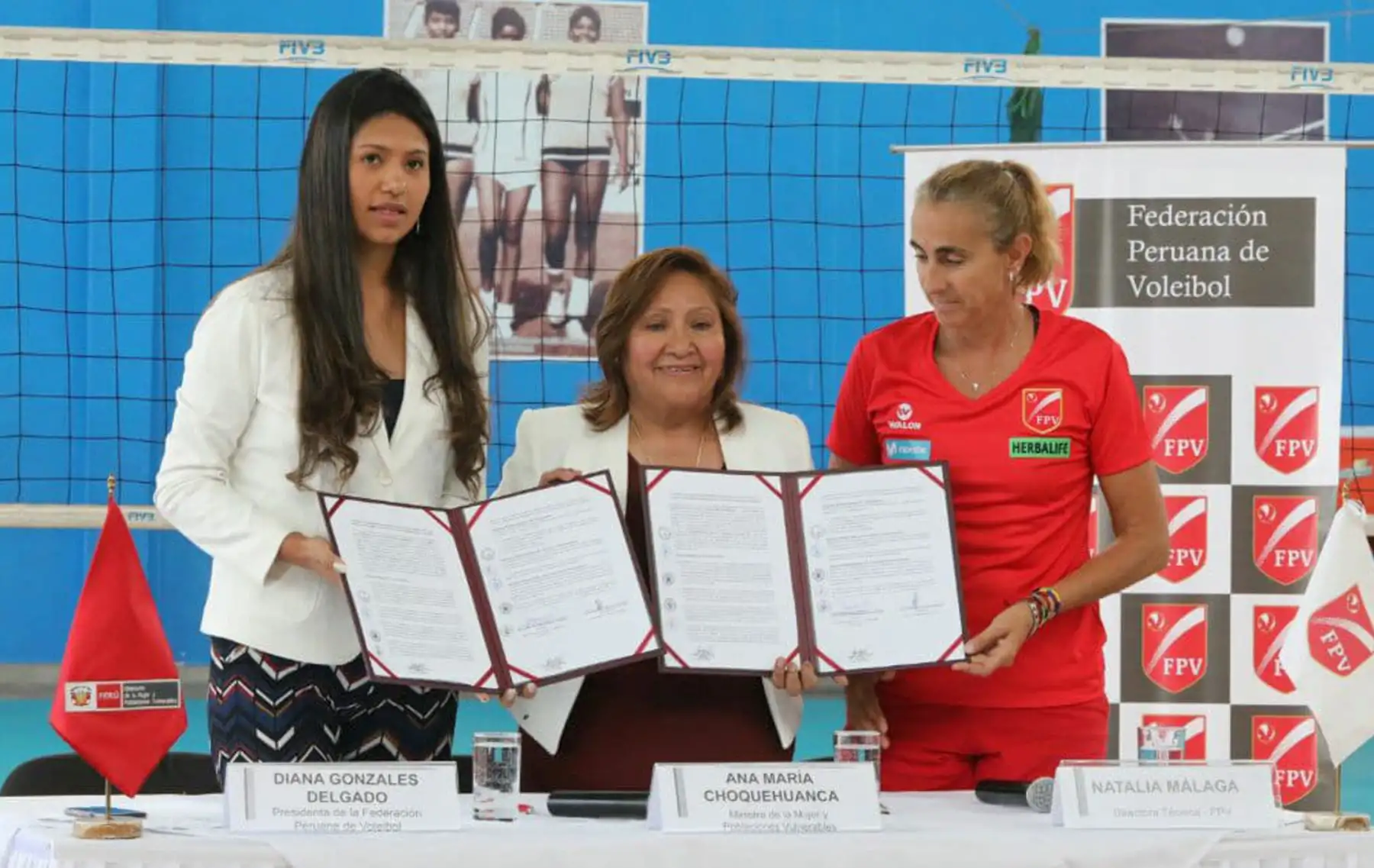 LIMA-PERÚ-ENERO-25. Ana Choquehuanca, ministra de la Mujer, y la Federación Peruana de Voleibol suscriben convenio para protección de deportistas menores de edad. Foto: ANDINA/Jhony Laurente.