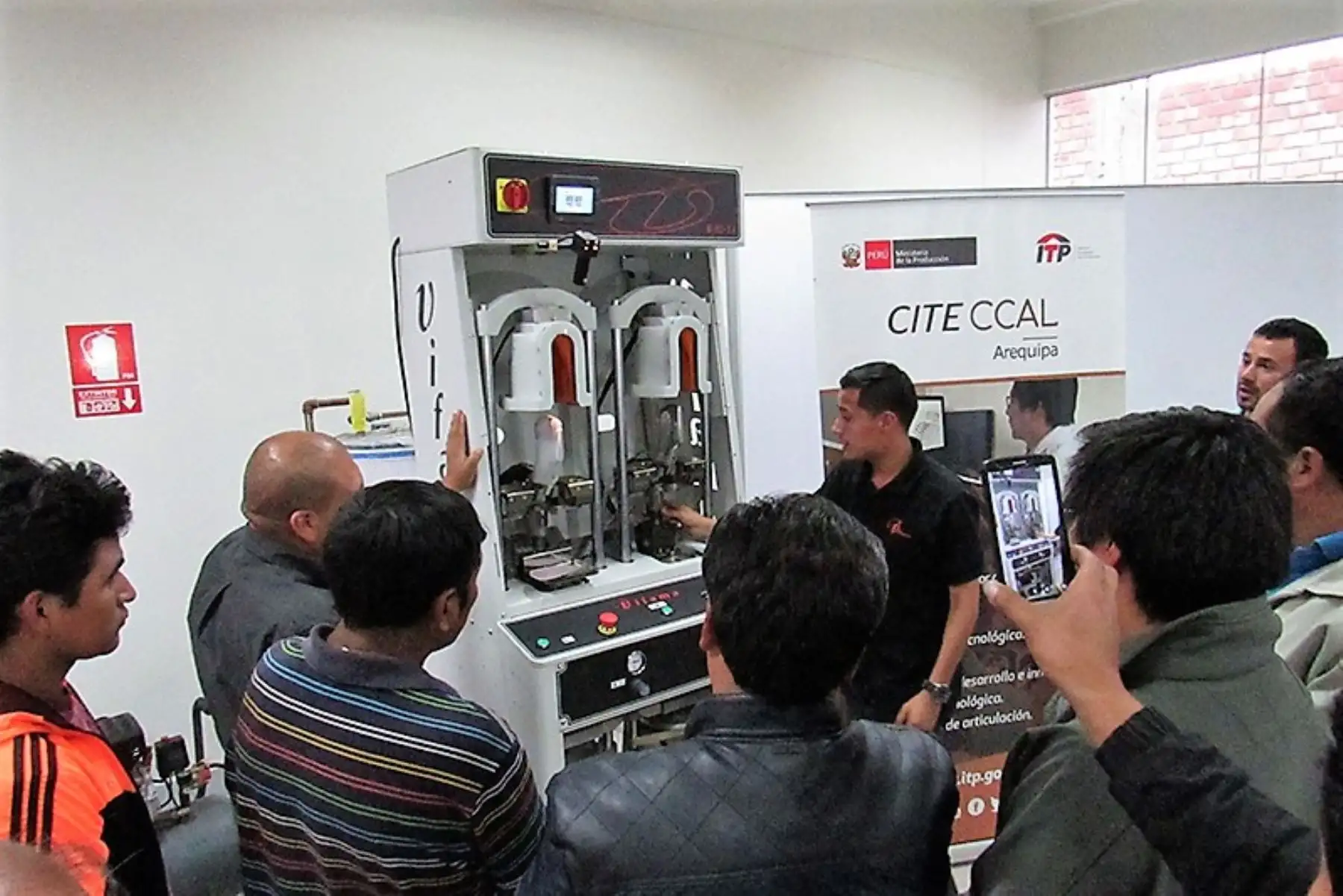 CITE de cuero y calzado de Arequipa presenta máquina para incrementar producción de calzado. ANDINA/Difusión