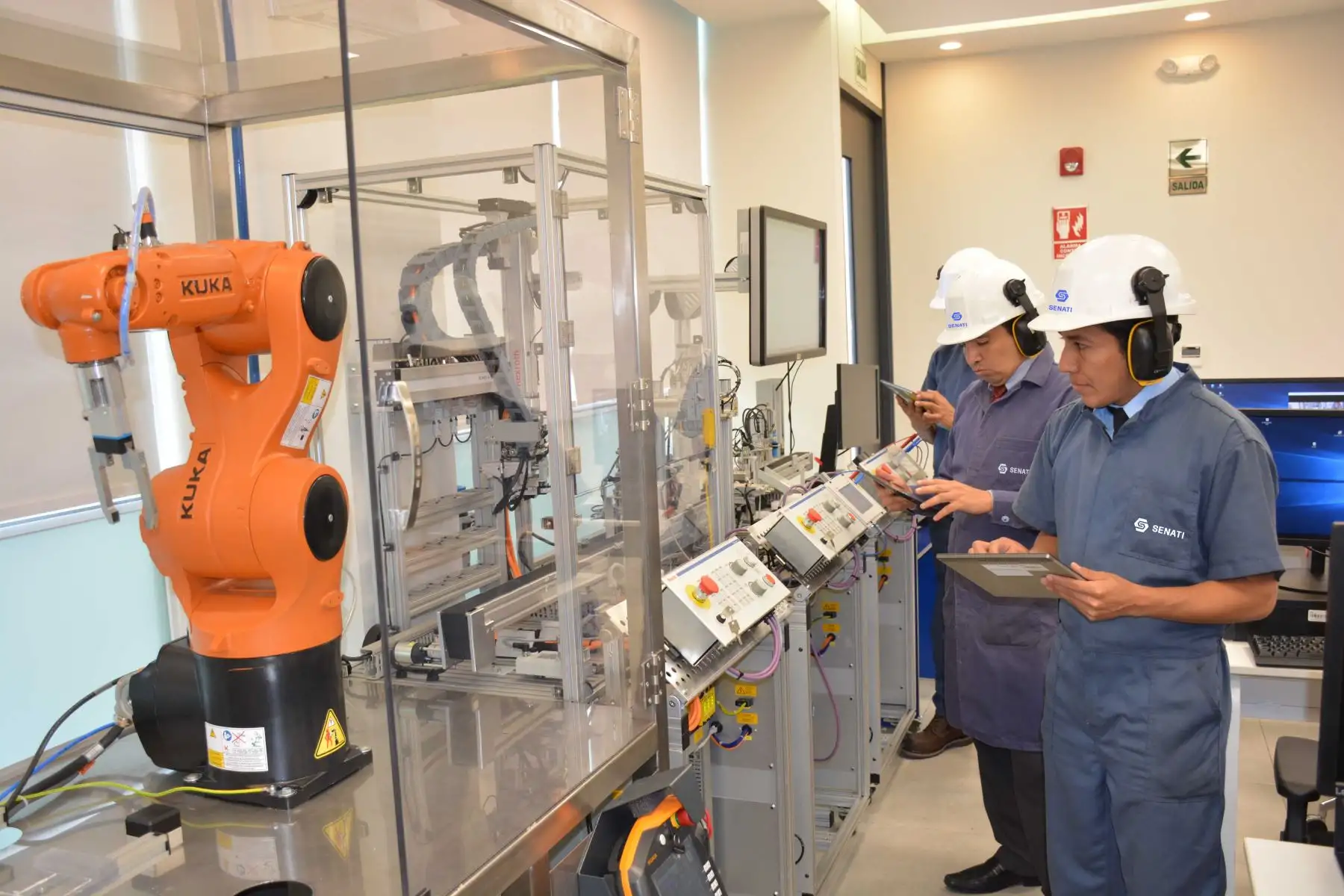 Conoce las carreras tecnológicas con grandes oportunidades laborales para jóvenes. Foto: ANDINA/Difusión.