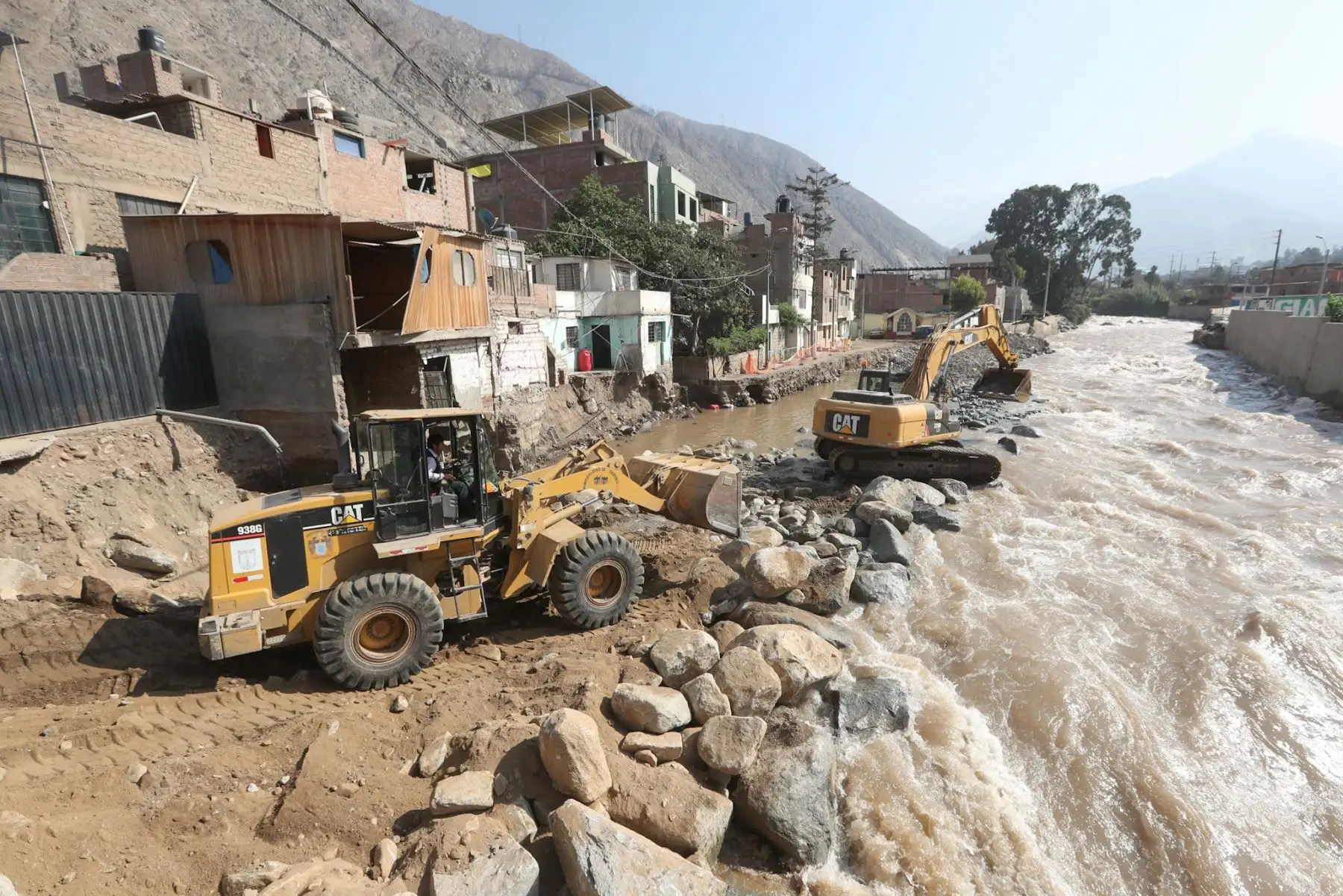 Ministro de Defensa, Jorge Kisic, supervisó los trabajos en las zonas afectadas por la crecida del río Rímac en Lurigancho-Chosica. Foto: Difusión.