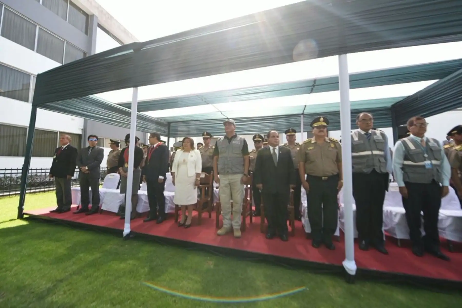 Ministros del Interior, Vicente Romero, y de la Mujer, Ana María Romero, participan en la donación de armamento a la Escuela de Educación Superior Técnico Profesional de la Policía Nacional del Perú (PNP) de Arequipa.