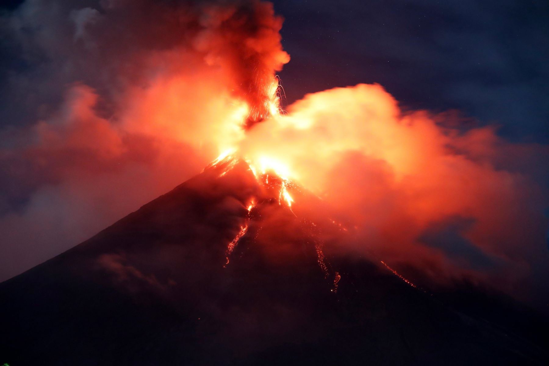 Erupción de volcán Mayon. Foto:EFE