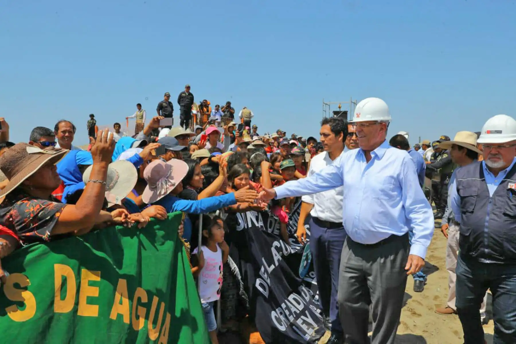 Presidente Kuczynski inspecciona la culminación de las labores de encauzamiento del río Virú, en la región La Libertad. Foto: ANDINA/Prensa Presidencia