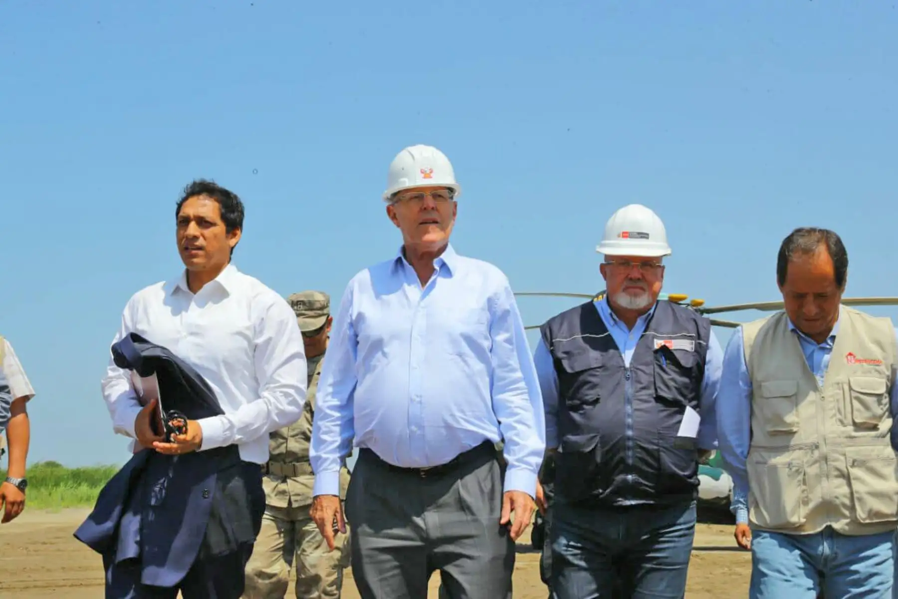 Presidente Kuczynski inspecciona la culminación de las labores de encauzamiento del río Virú, en la región La Libertad. Foto: ANDINA/Prensa Presidencia