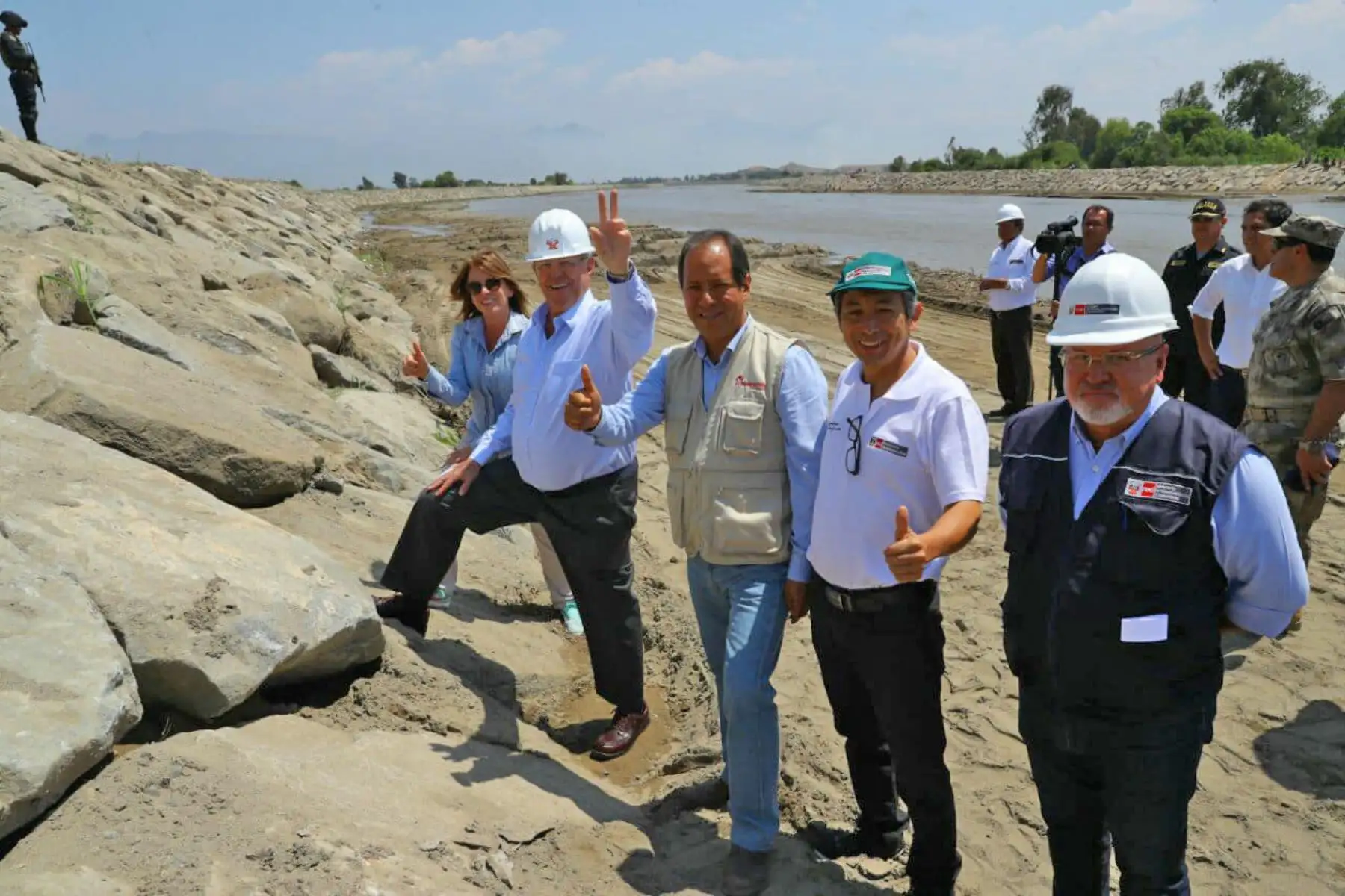 Presidente Kuczynski inspecciona la culminación de las labores de encauzamiento del río Virú, en la región La Libertad. Foto: ANDINA/Prensa Presidencia