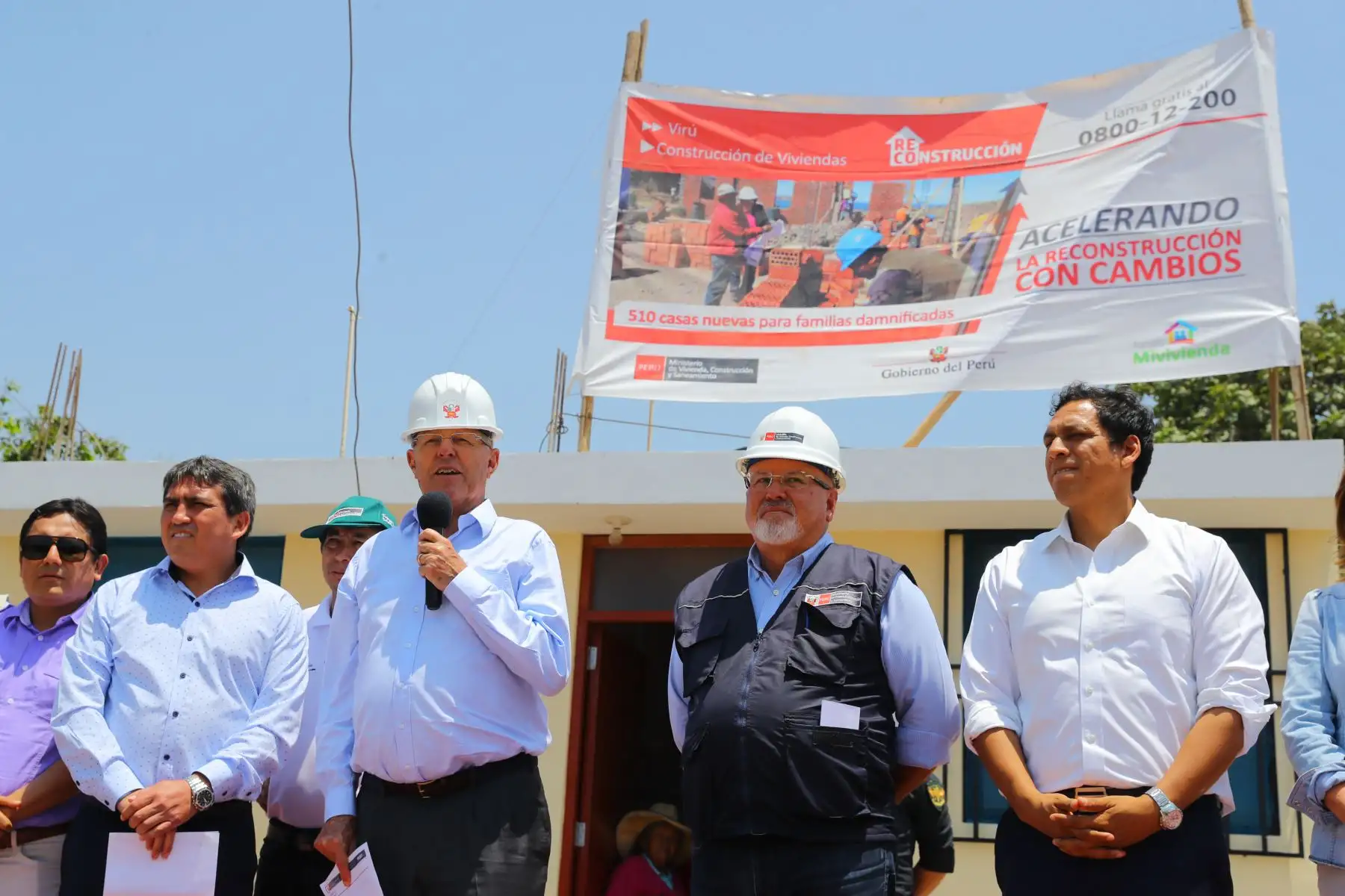 Jefe del Estado, Pedro Pablo Kuczynski, entrega nuevas viviendas a familias del distrito liberteño de Chao. Foto: ANDINA/ Prensa Presidencia