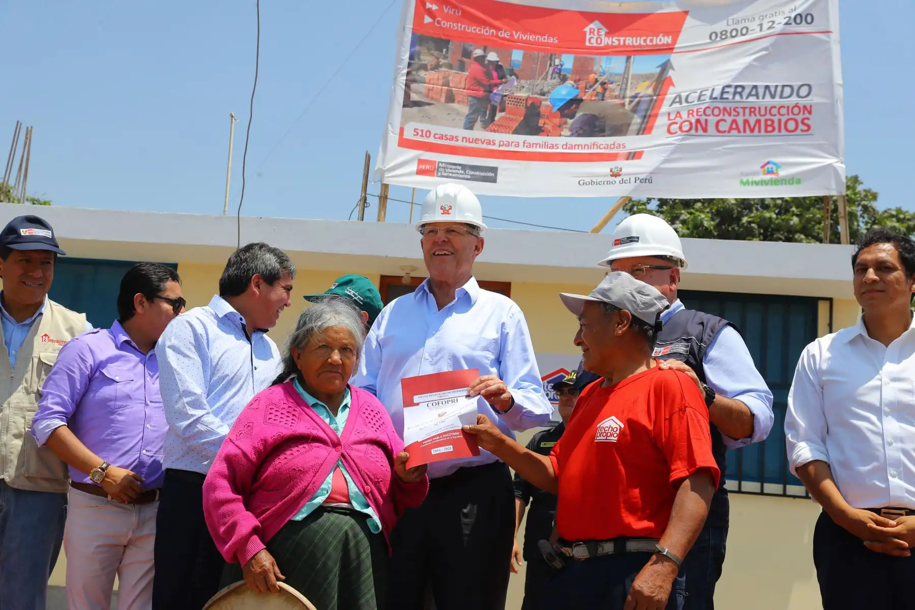 Jefe del Estado, Pedro Pablo Kuczynski, entrega nuevas viviendas a familias del distrito liberteño de Chao. Foto: ANDINA/ Prensa Presidencia