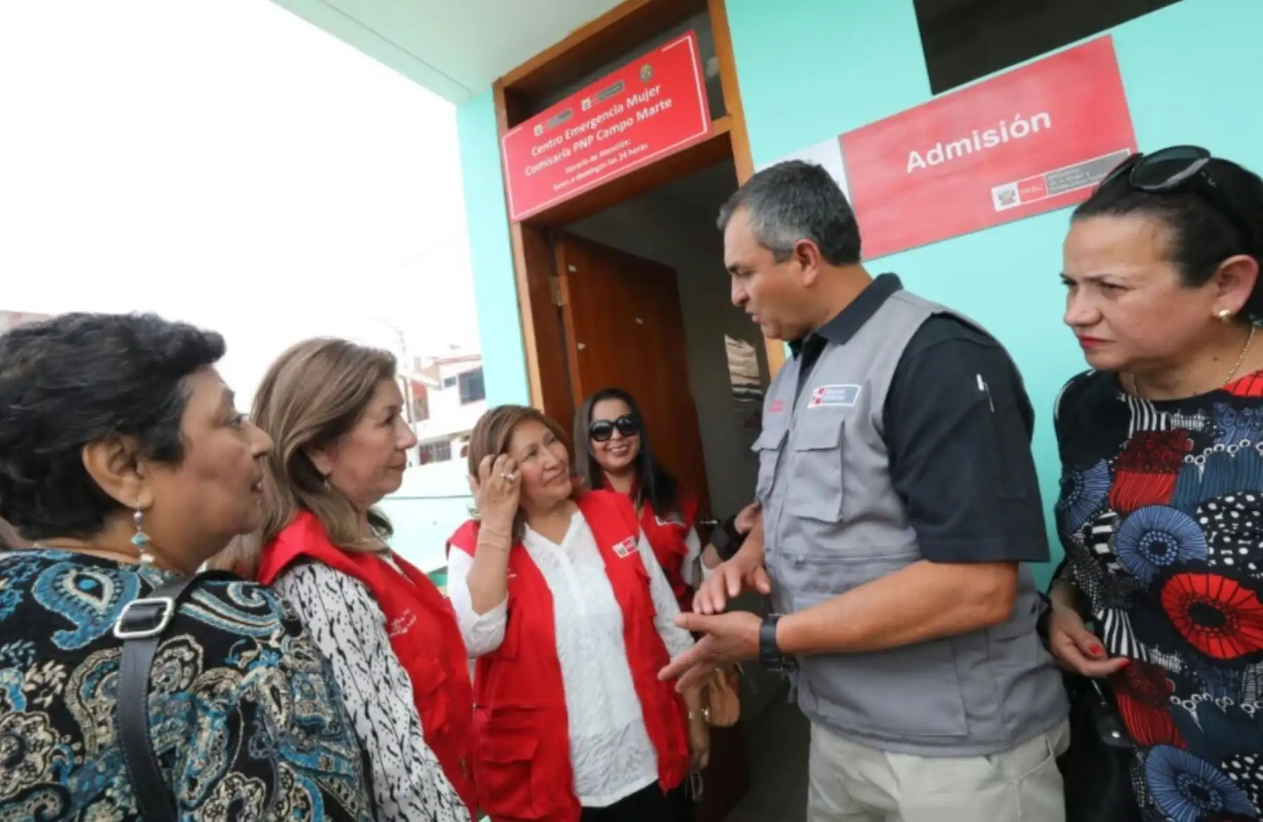 Con el objetivo brindar una atención articulada e inmediata a las víctimas de violencia familiar, sexual y de género, los ministerios del Interior (Mininter) y de la Mujer y Poblaciones Vulnerables (MIMP) inauguraron este viernes en Arequipa un centro de emergencia mujer (CEM).