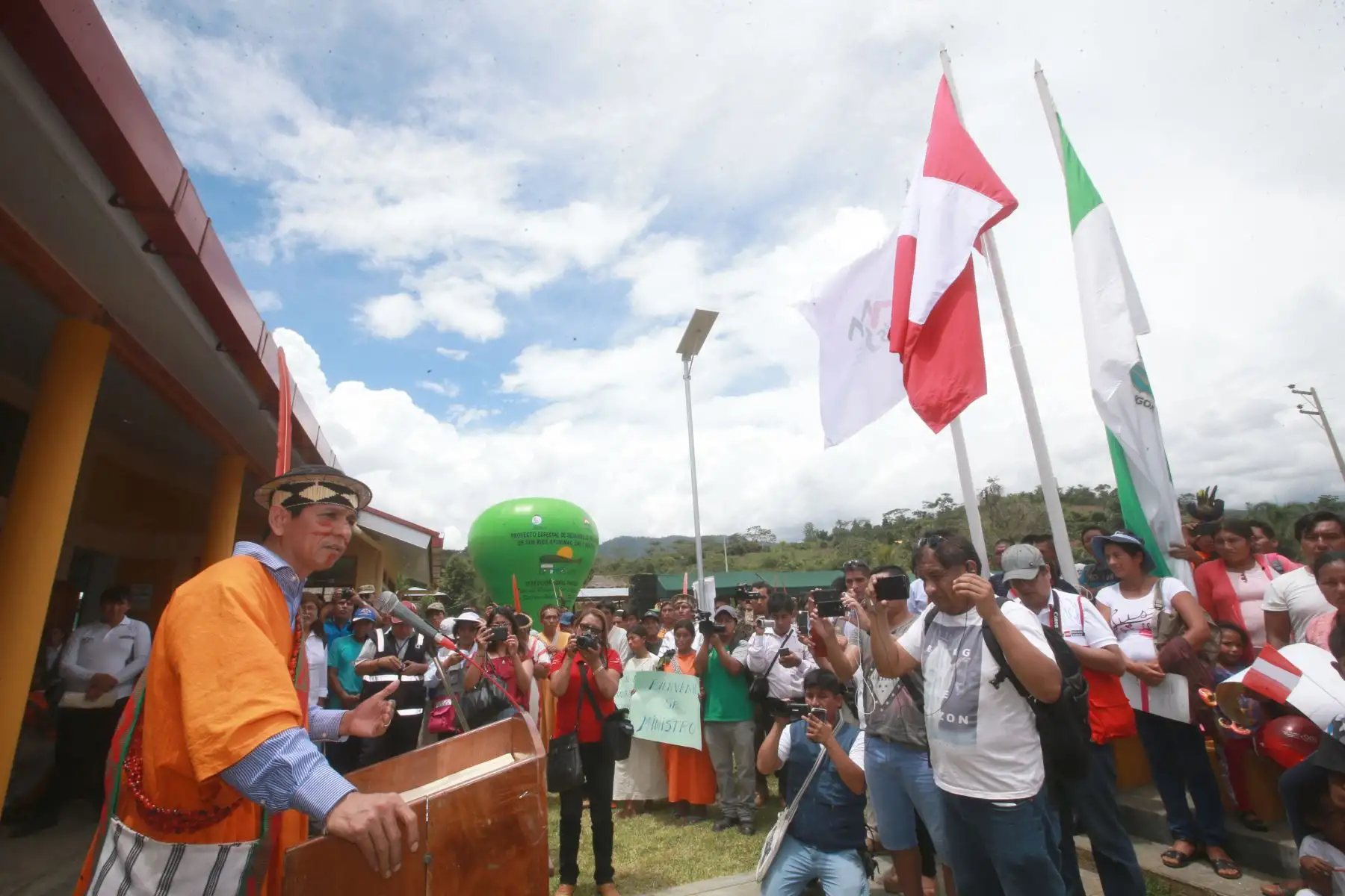 MAZAMARI-PERÚ-ENERO-26. Jorge Meléndez, Ministro de Desarrollo e Inclusión Social, inauguró Tambos en el centro poblado Cubantina, en el Vraem. Foto: ANDINA/Jhony Laurente