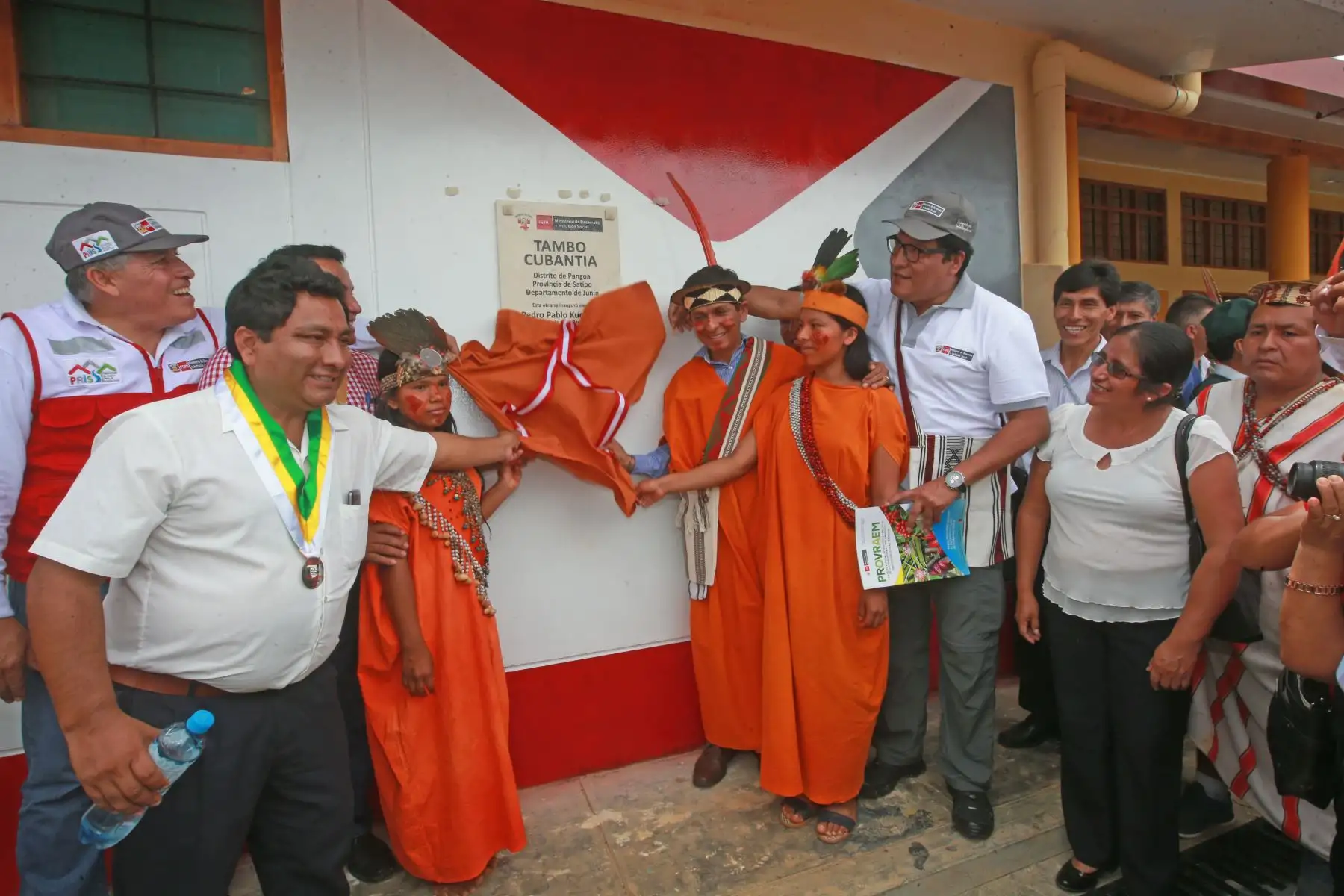 MAZAMARI-PERÚ-ENERO-26. Jorge Meléndez, Ministro de Desarrollo e Inclusión Social, inauguró Tambos en el centro poblado Cubantina, en el Vraem. Foto: ANDINA/Jhony Laurente