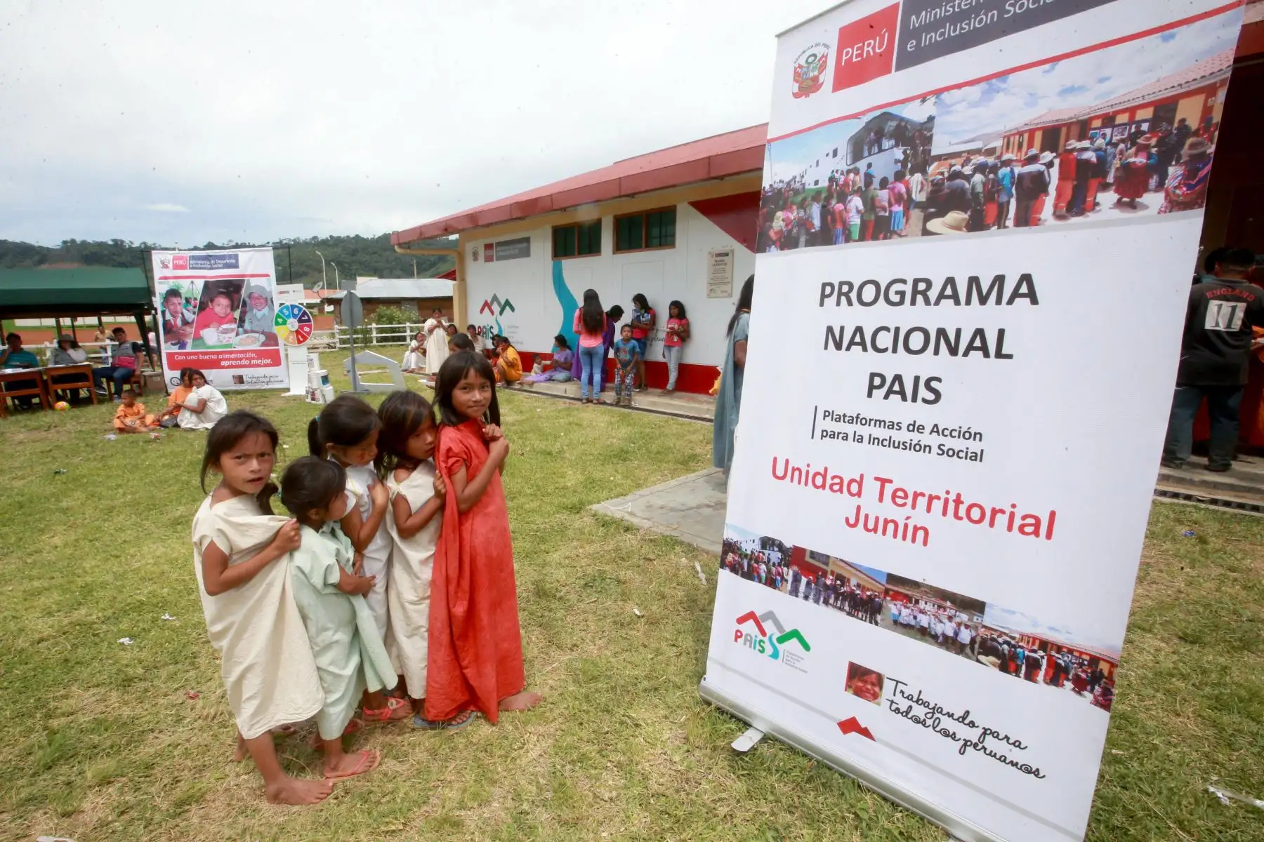 MAZAMARI-PERÚ-ENERO-26. Jorge Meléndez, Ministro de Desarrollo e Inclusión Social, inauguró Tambos en el centro poblado Cubantina, en el Vraem. Foto: ANDINA/Jhony Laurente