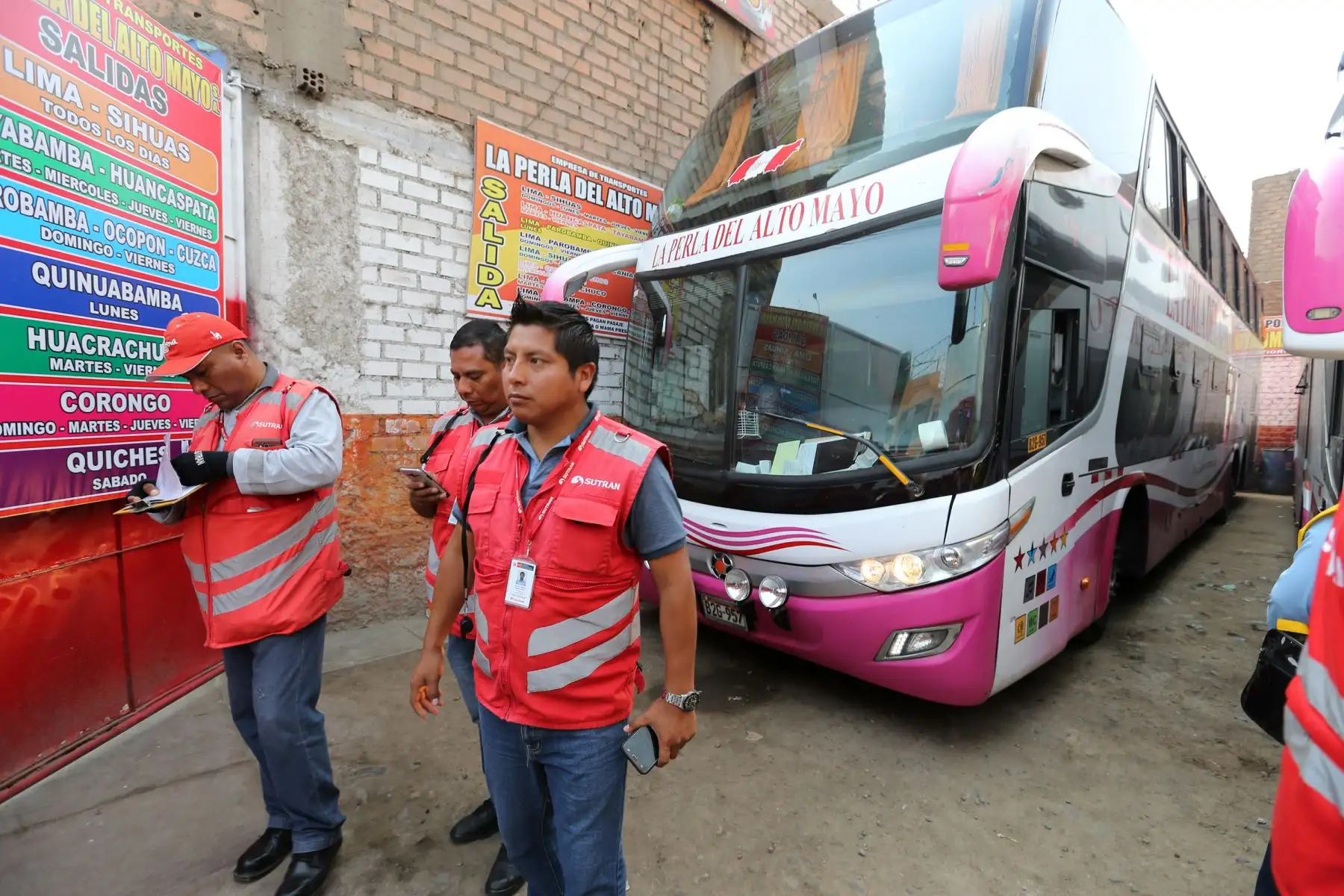 LIMA-PERÚ-ENERO-27. Refuerzan resguardo policial en alrededores de exterminal terrestre de Fiori. Foto: ANDINA/Norman Córdova