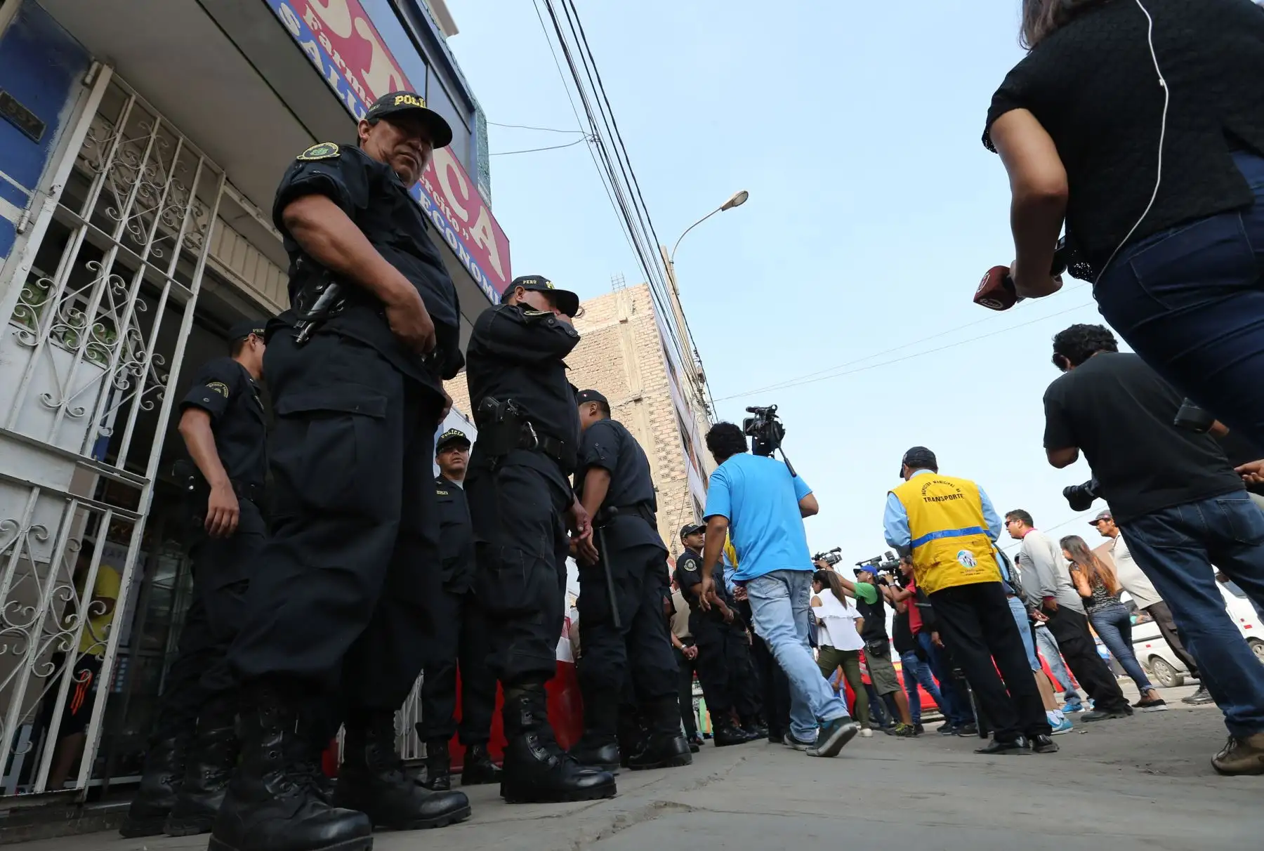 LIMA-PERÚ-ENERO-27. Refuerzan resguardo policial en alrededores de exterminal terrestre de Fiori. Foto: ANDINA/Norman Córdova